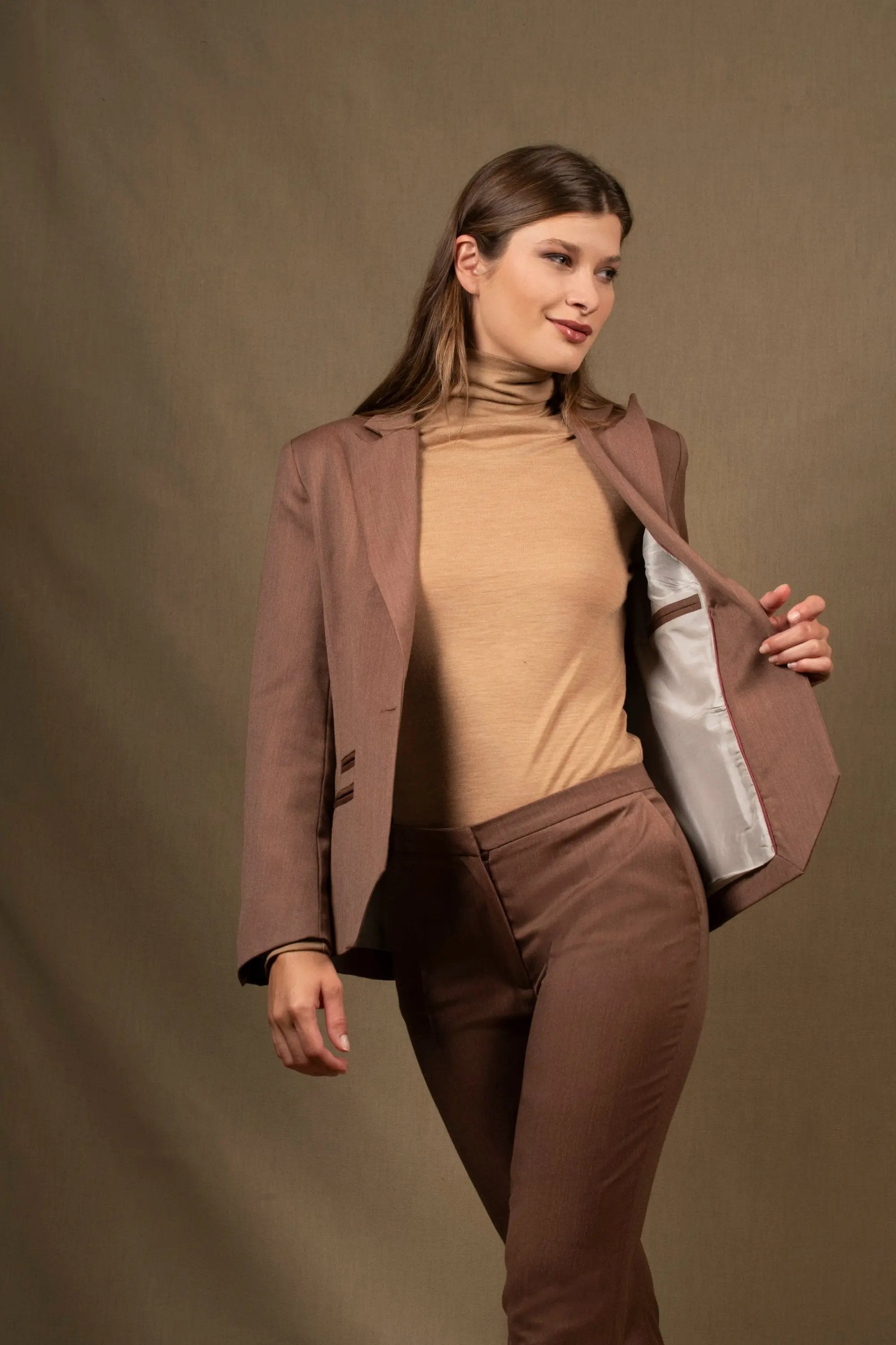 Tailleur Femme Veste Cintrée Pantalon fitté Laine Tomette – Conception My tailor is Joh