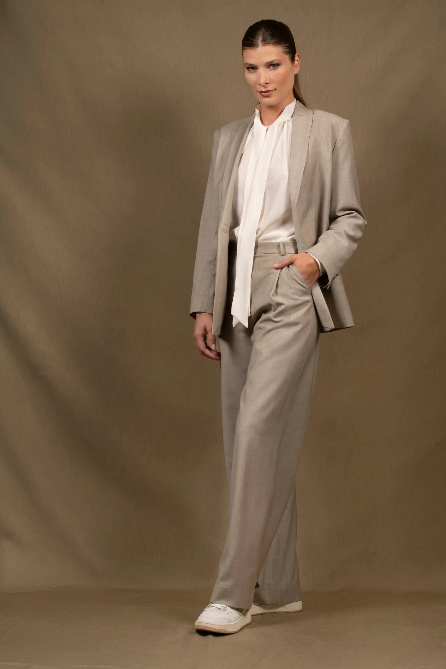 Tailleur Veste Pantalon Large Femme Laine Gris Clair  – Illusion My tailor is Joh