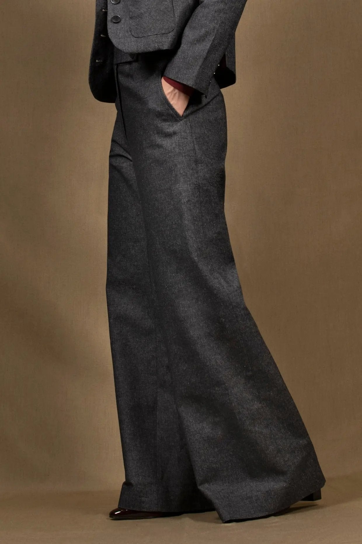 Jean femme coupe flare en coton mélangé bleu taille haute double boutonnage