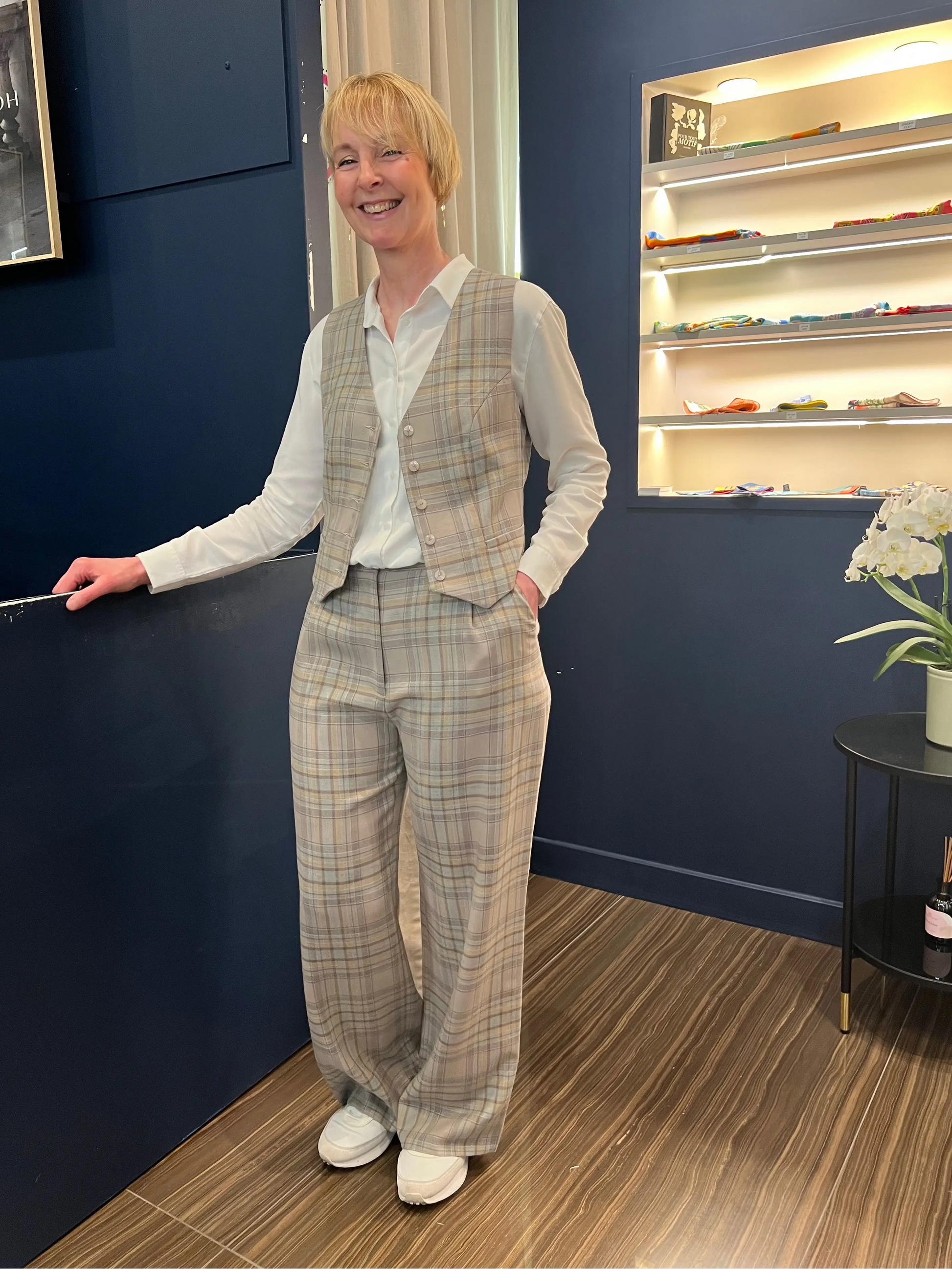 Pantalon Tailleur Femme Large Carreau en Laine – Illusion - My tailor is Joh