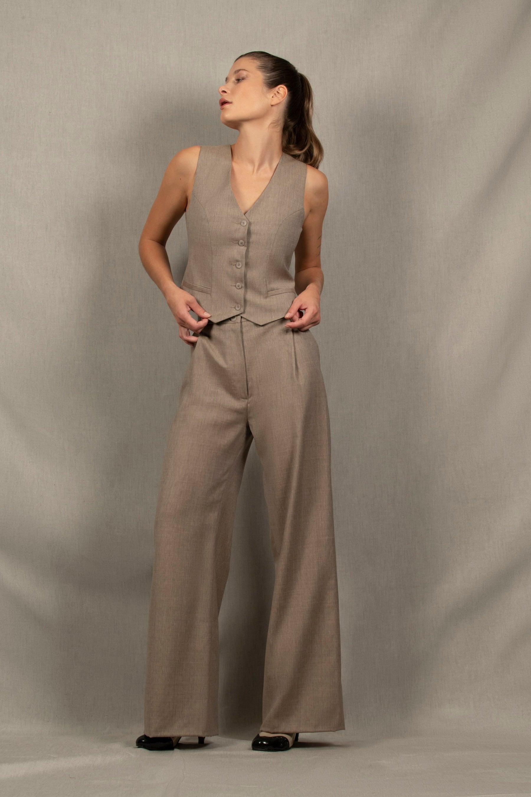 Pantalon Tailleur Femme Large Grège en Laine – Illusion My Tailor Is Joh 