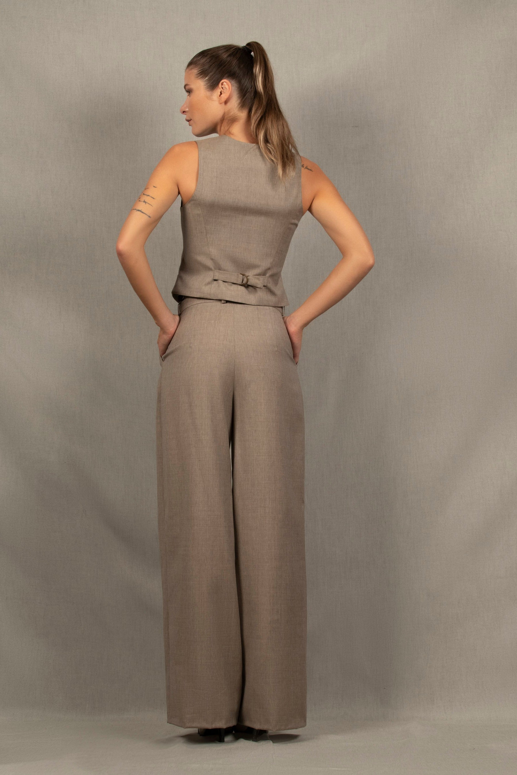 Pantalon Tailleur Femme Large Grège en Laine – Illusion My Tailor Is Joh 