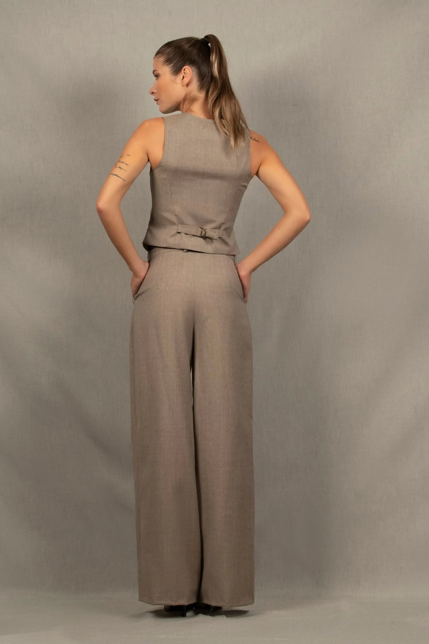 Pantalon Tailleur Femme Large Grège en Laine – Illusion My Tailor Is Joh 
