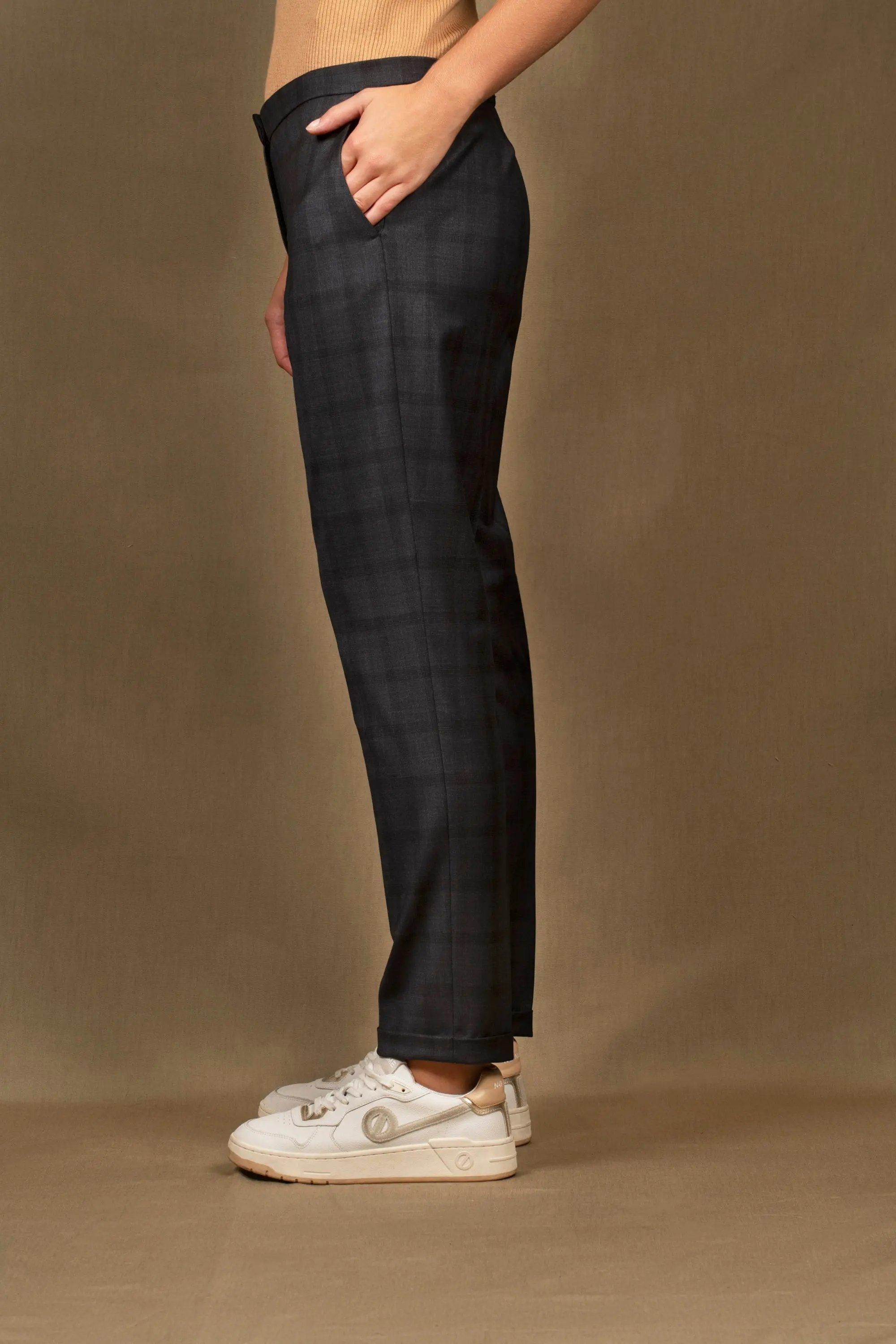 Pantalon Tailleur Femme Fitté Laine Bleu marine à carreaux – Conception My tailor is Joh