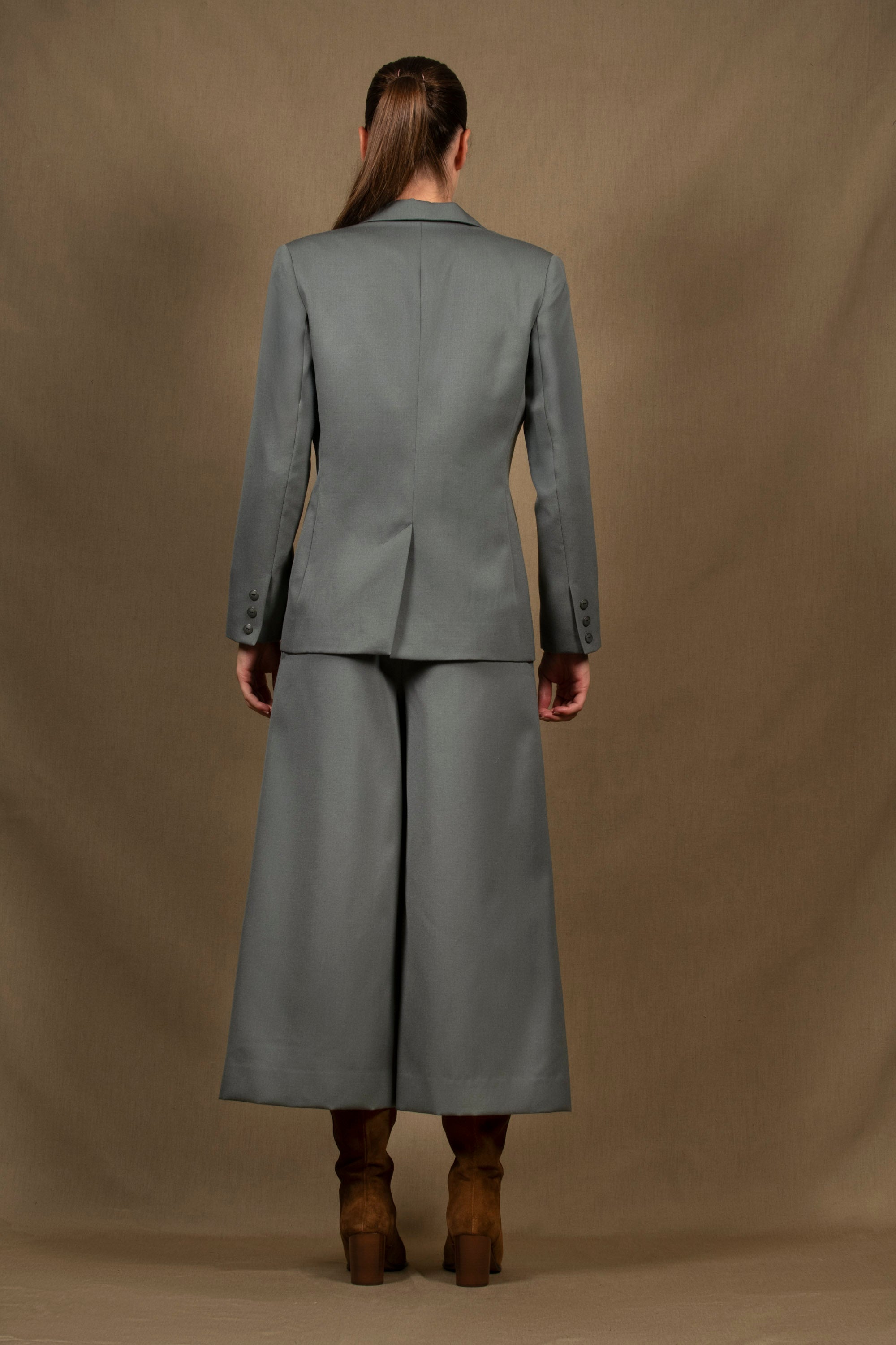 Tailleur Femme Veste Cintrée Pantalon Taille Haute Vert Amande Laine – Abandon My Tailor Is Joh 