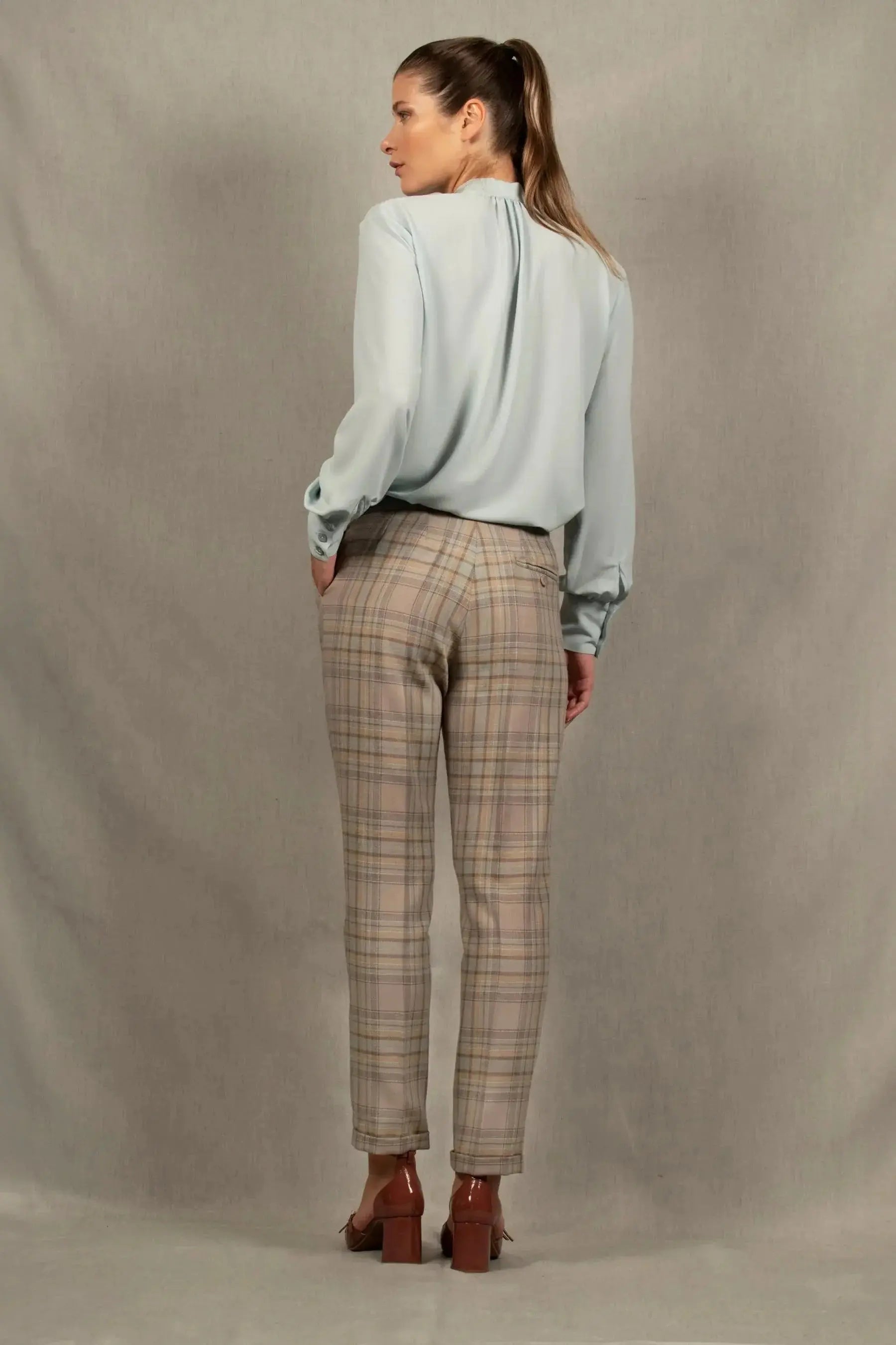 Tailleur Femme Veste Croisée Pantalon fitté Laine à Carreaux Gris Bleu – Conception - My Tailor Is Joh 3