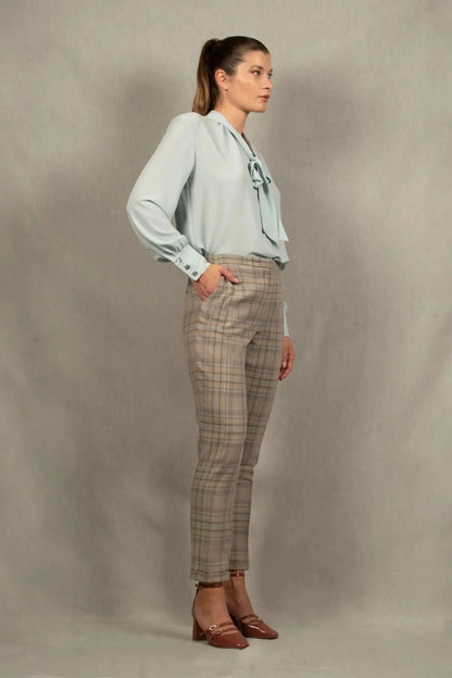 Tailleur Femme Veste Croisée Pantalon fitté Laine à Carreaux Gris Bleu – Conception - My Tailor Is Joh 4