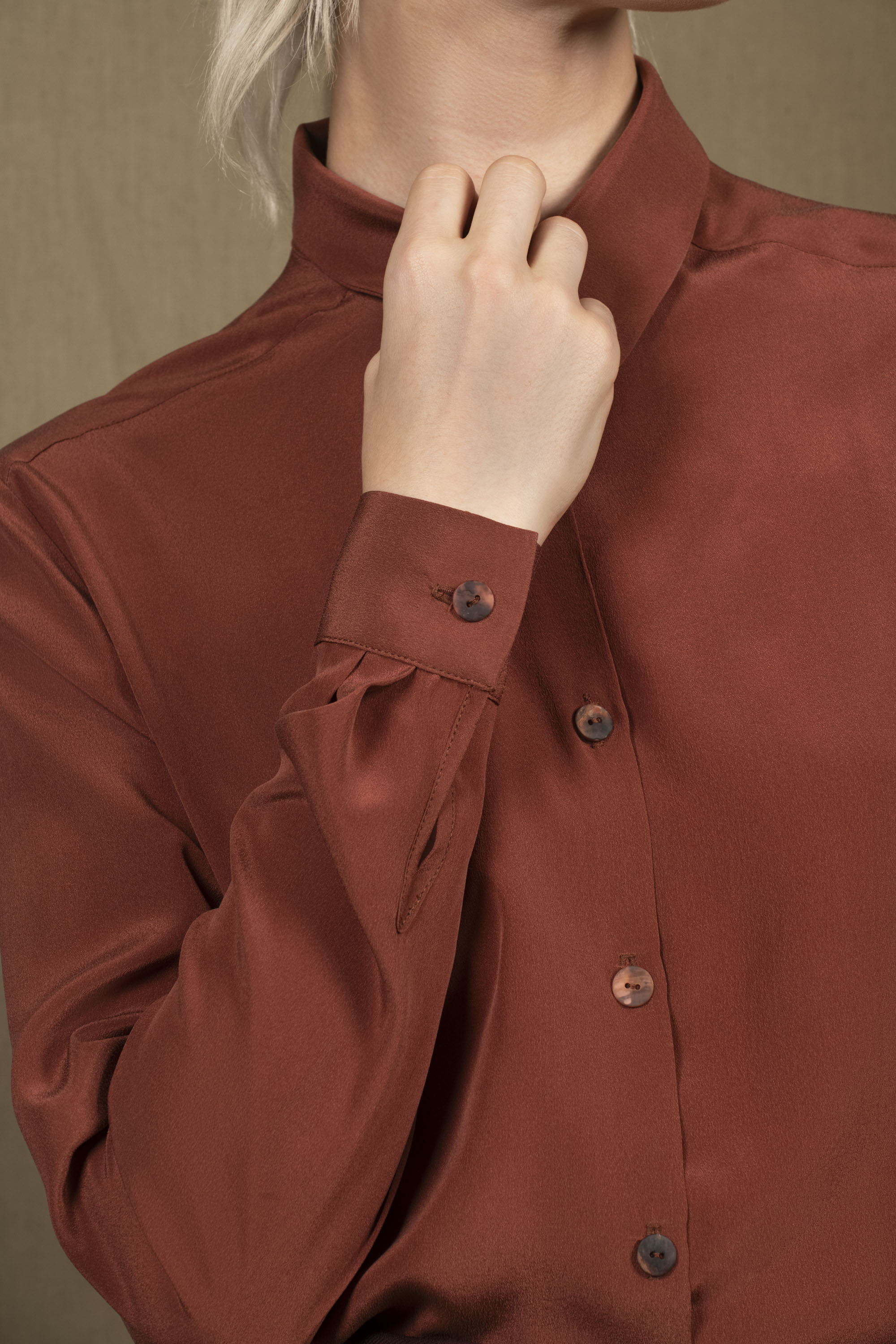 chemise femme col classique manches longues en soie marron rosé 