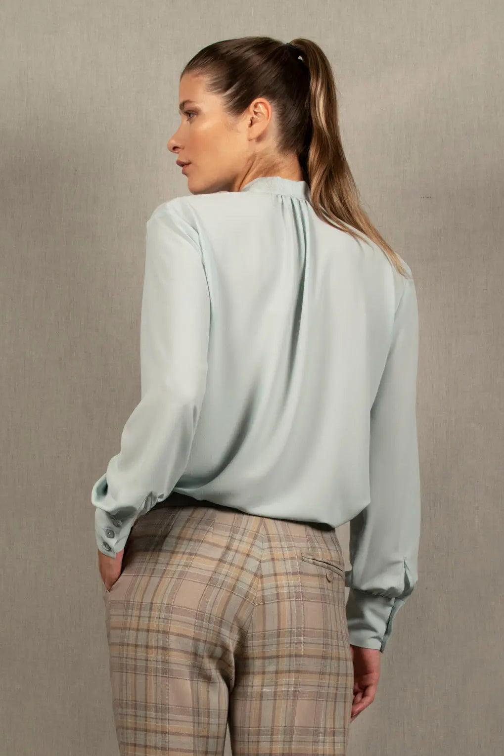 Chemisier Col Lavallière Bleu Glacier – Sœur - My tailor is Joh