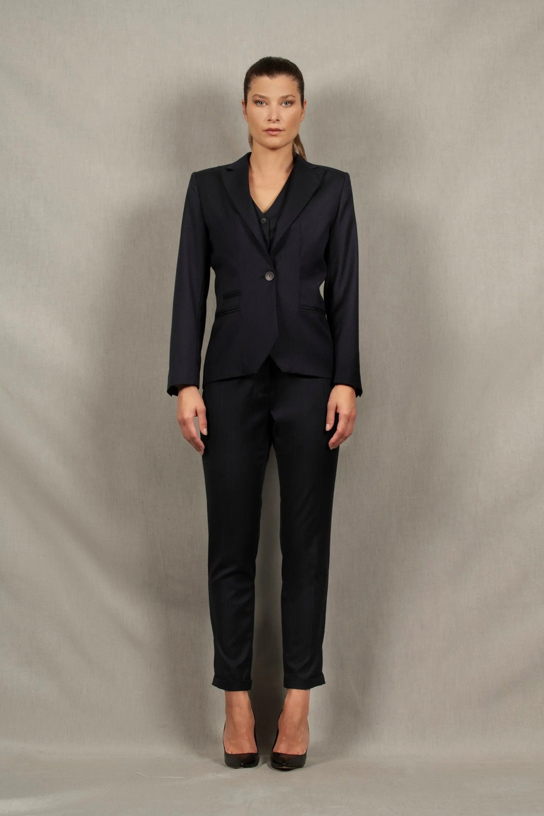 Tailleur Femme Veste Pantalon Fitté Laine Bleu Marine à Rayures – Conception - My tailor is Joh