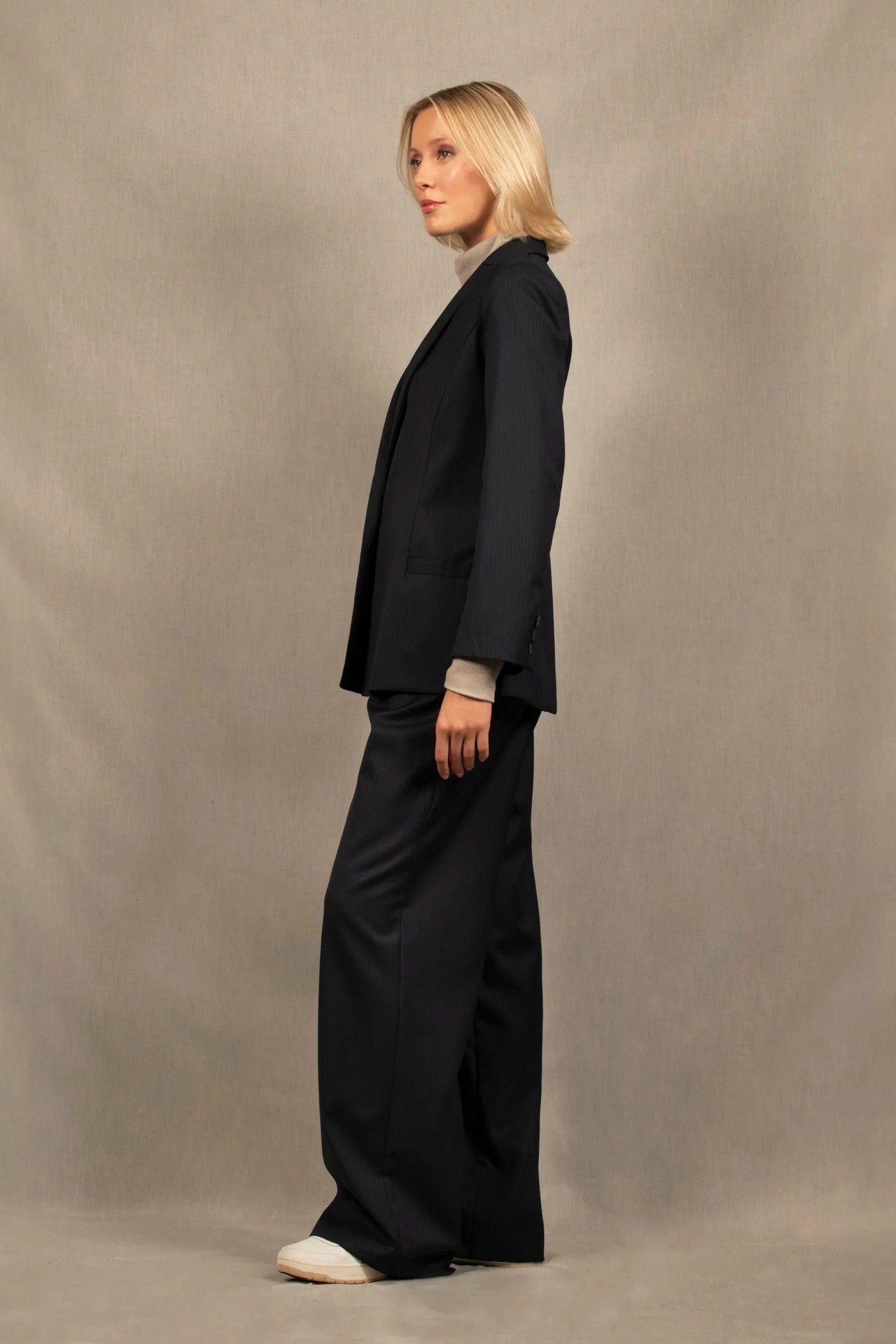 Tailleur Pantalon Femme Laine Bleu Marine Rayé  – Illusion - My tailor is Joh