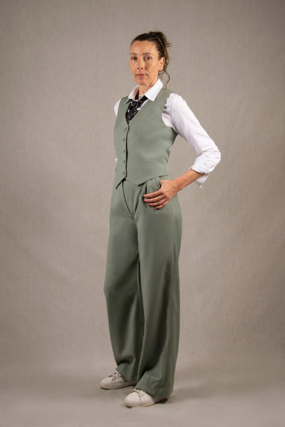 Gilet Tailleur Femme Laine Vert Sauge – Conception My tailor is Joh