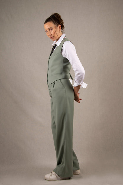 Pantalon Tailleur Femme Large en Laine Vert Sauge – Illusion My tailor is Joh