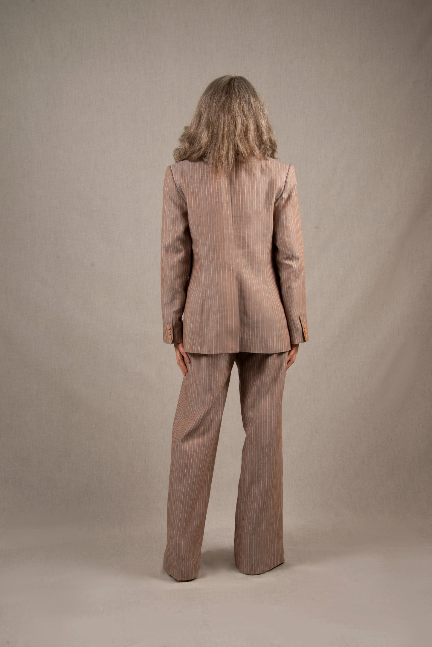 Tailleur Femme Veste Pantalon Large en Lin Marron Rayé – Illusion My tailor is Joh