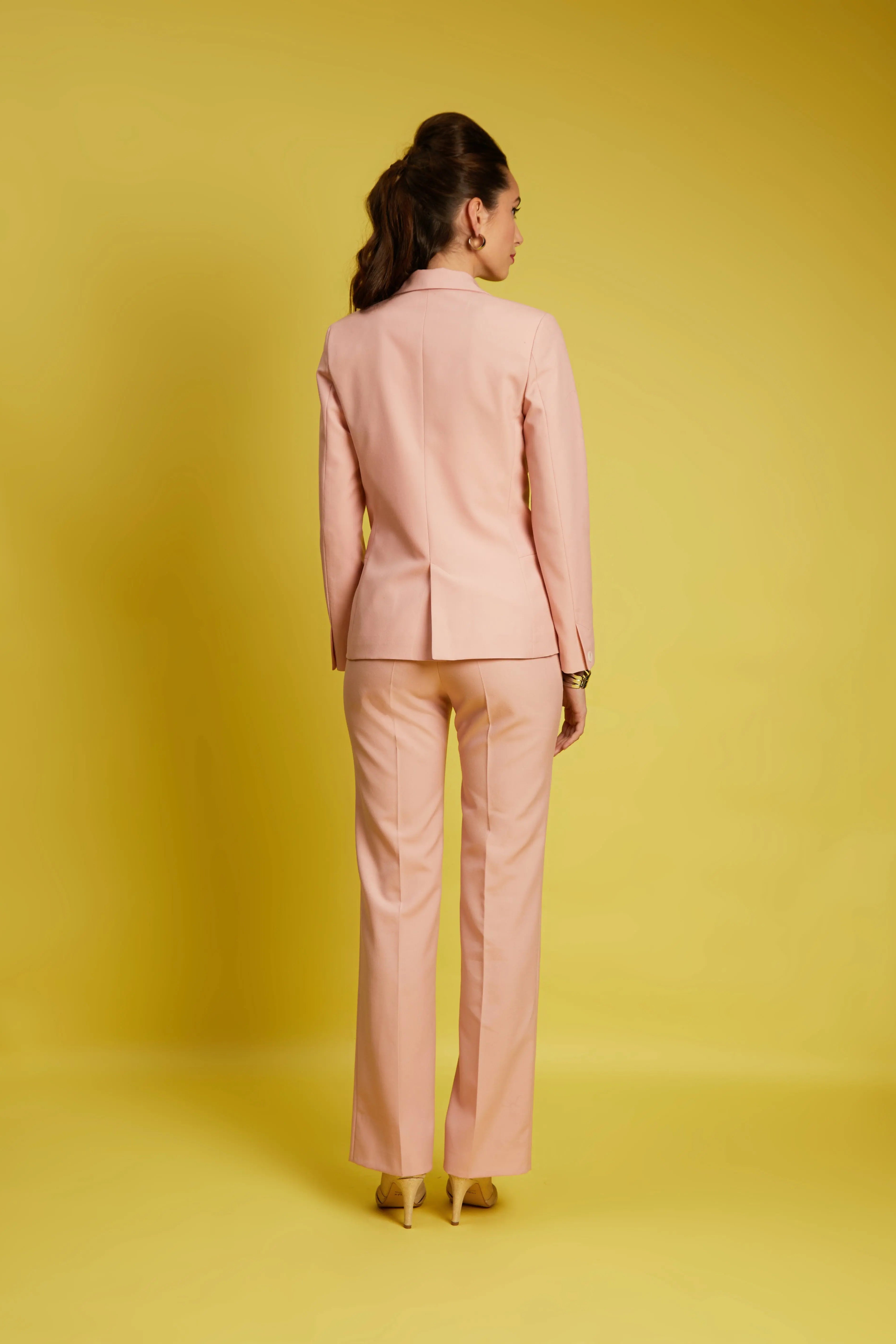 Le tailleur femme veste pantalon droit laine rose ballerine Conception - My tailor is Joh