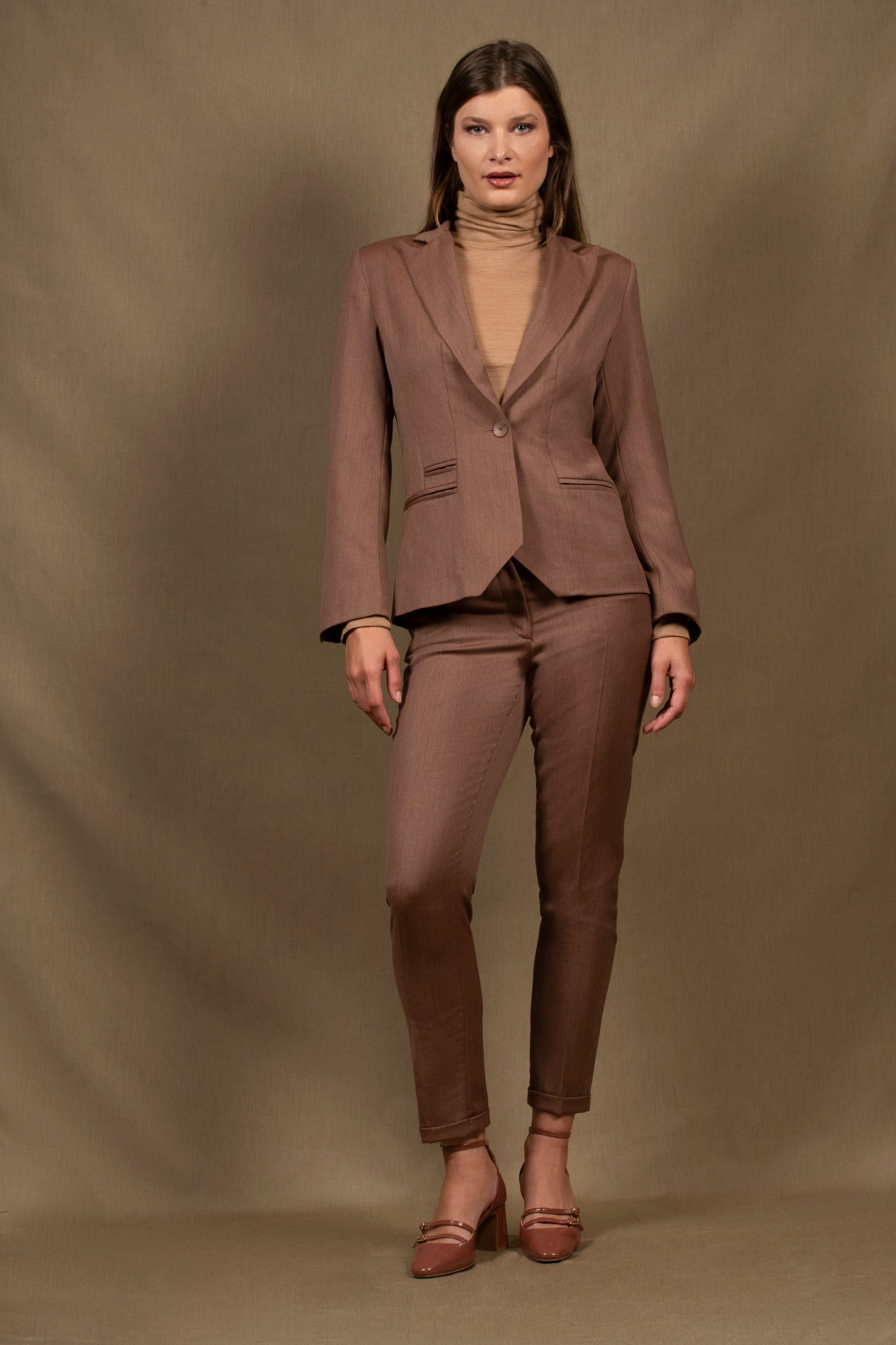 Tailleur Femme Veste Cintrée Pantalon fitté Laine Tomette – Conception My tailor is Joh
