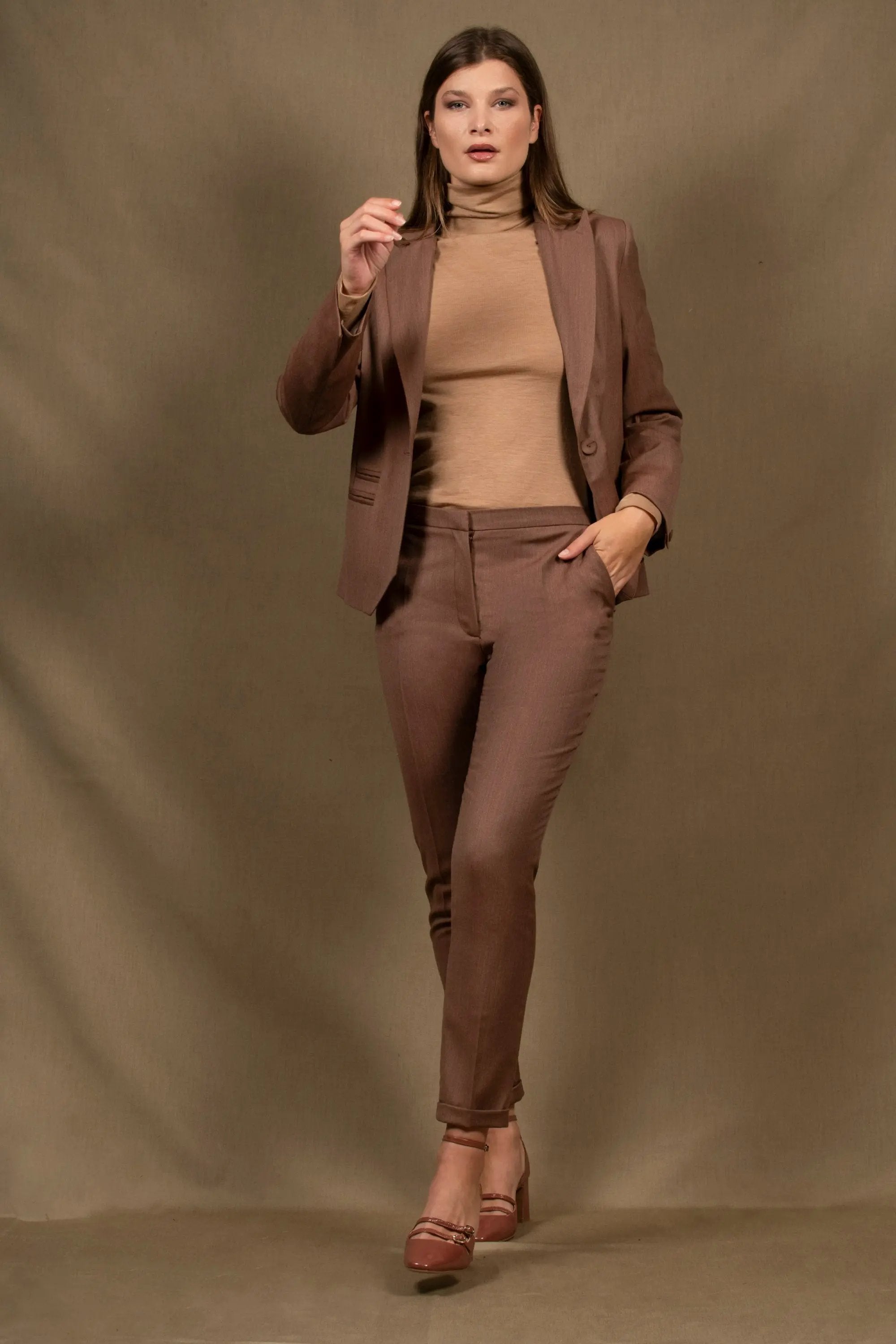 Tailleur Femme Veste Cintrée Pantalon fitté Laine Tomette – Conception My tailor is Joh