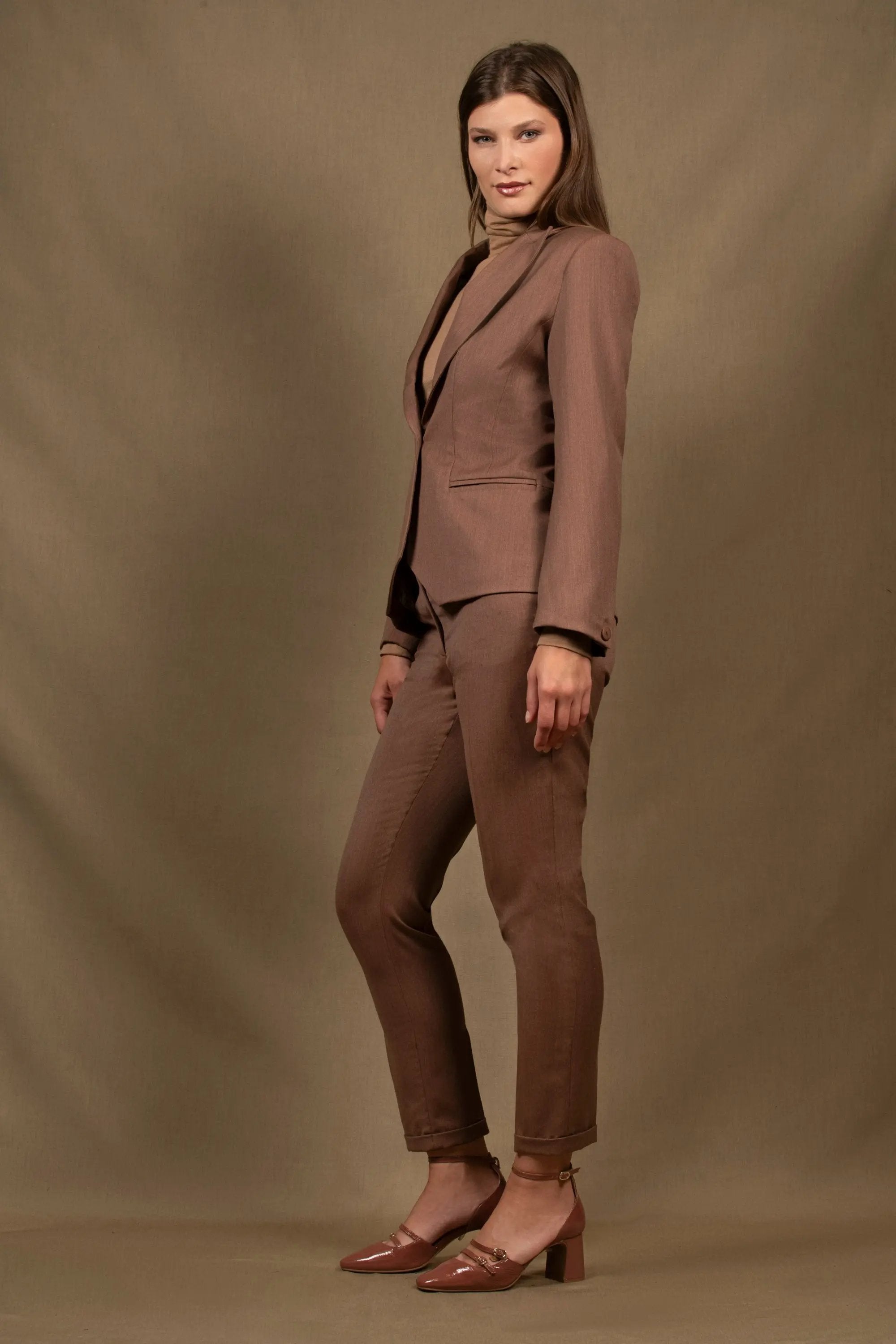 Tailleur Femme Veste Cintrée Pantalon fitté Laine Tomette – Conception My tailor is Joh