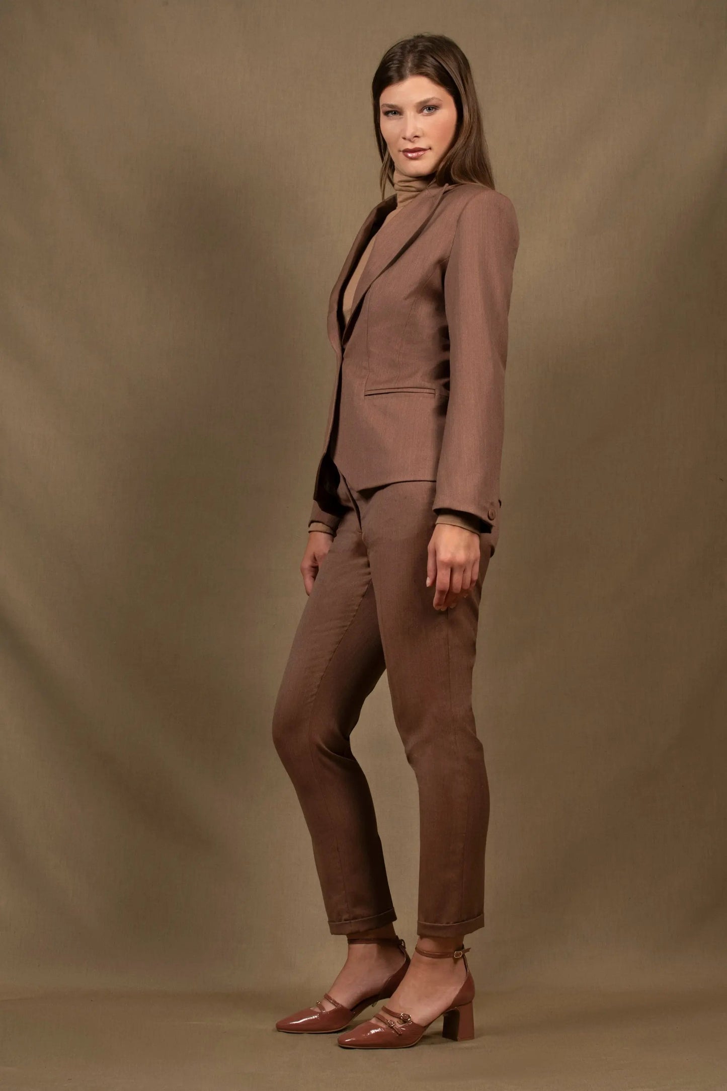 Tailleur Femme Veste Cintrée Pantalon fitté Laine Tomette – Conception My tailor is Joh