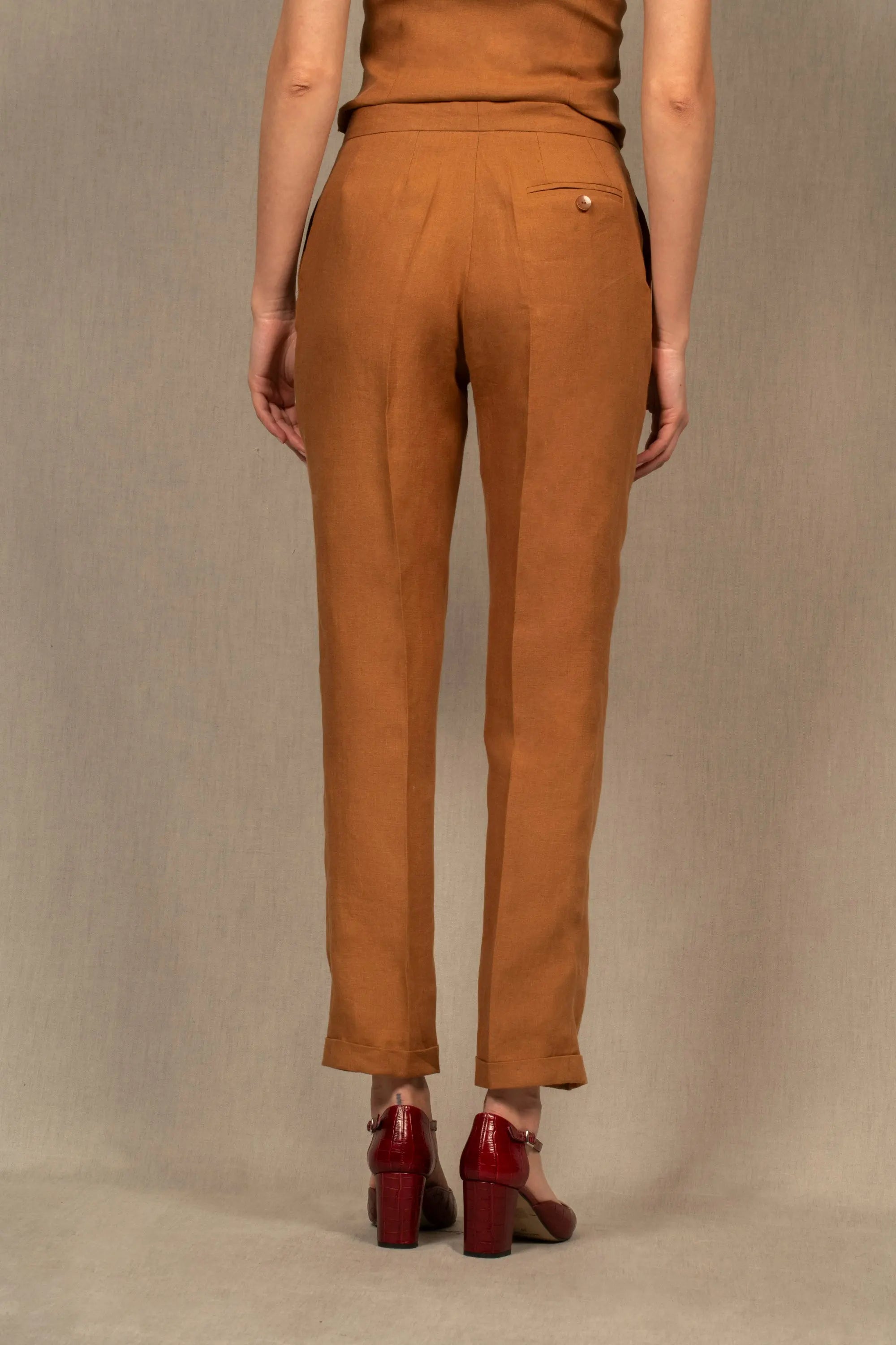 Pantalon Tailleur Fitté en Lin Cognac – Conception - My tailor is Joh