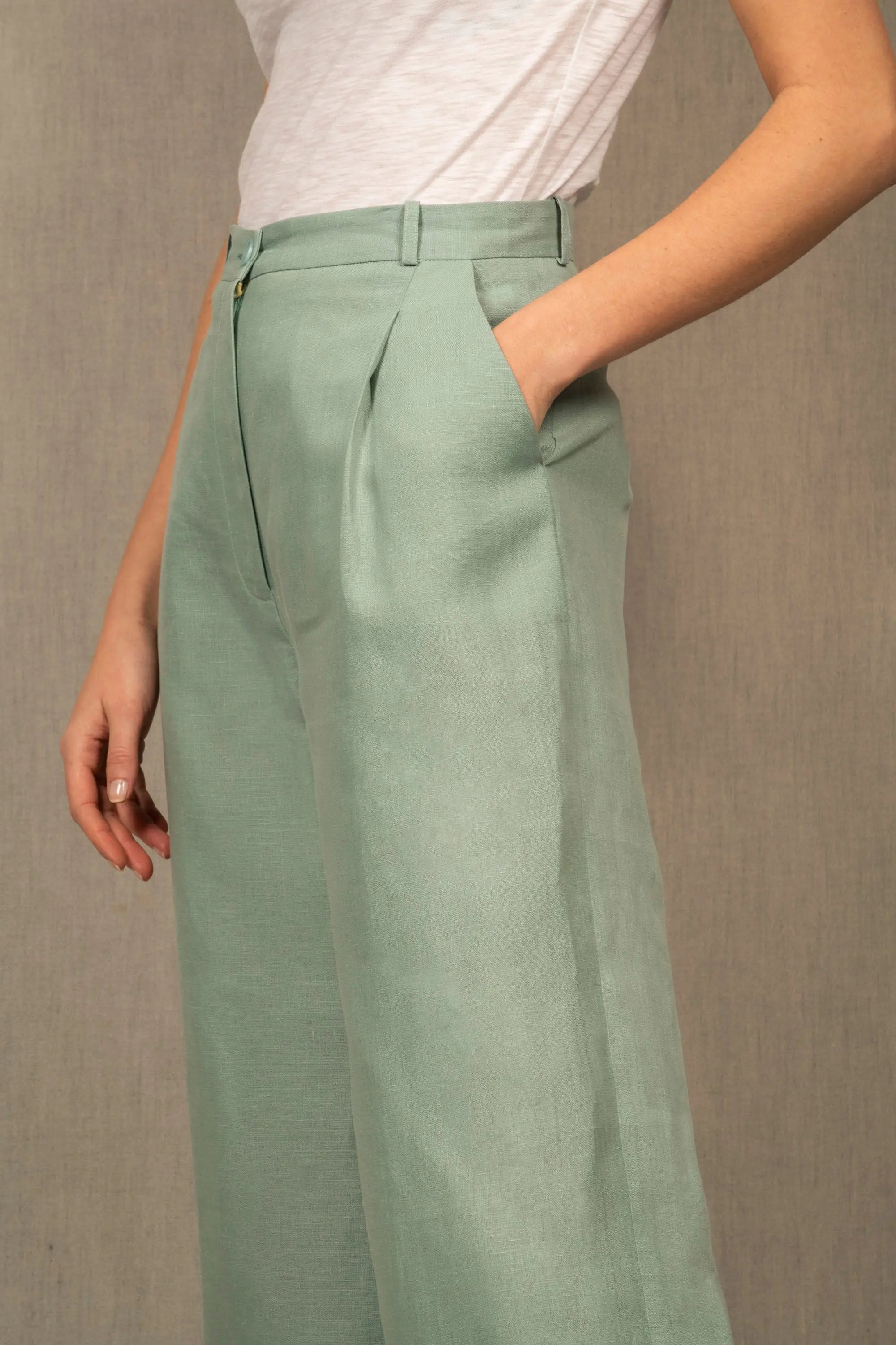 Pantalon Tailleur Large en Lin Bleu Céladon – Illusion - My tailor is Joh