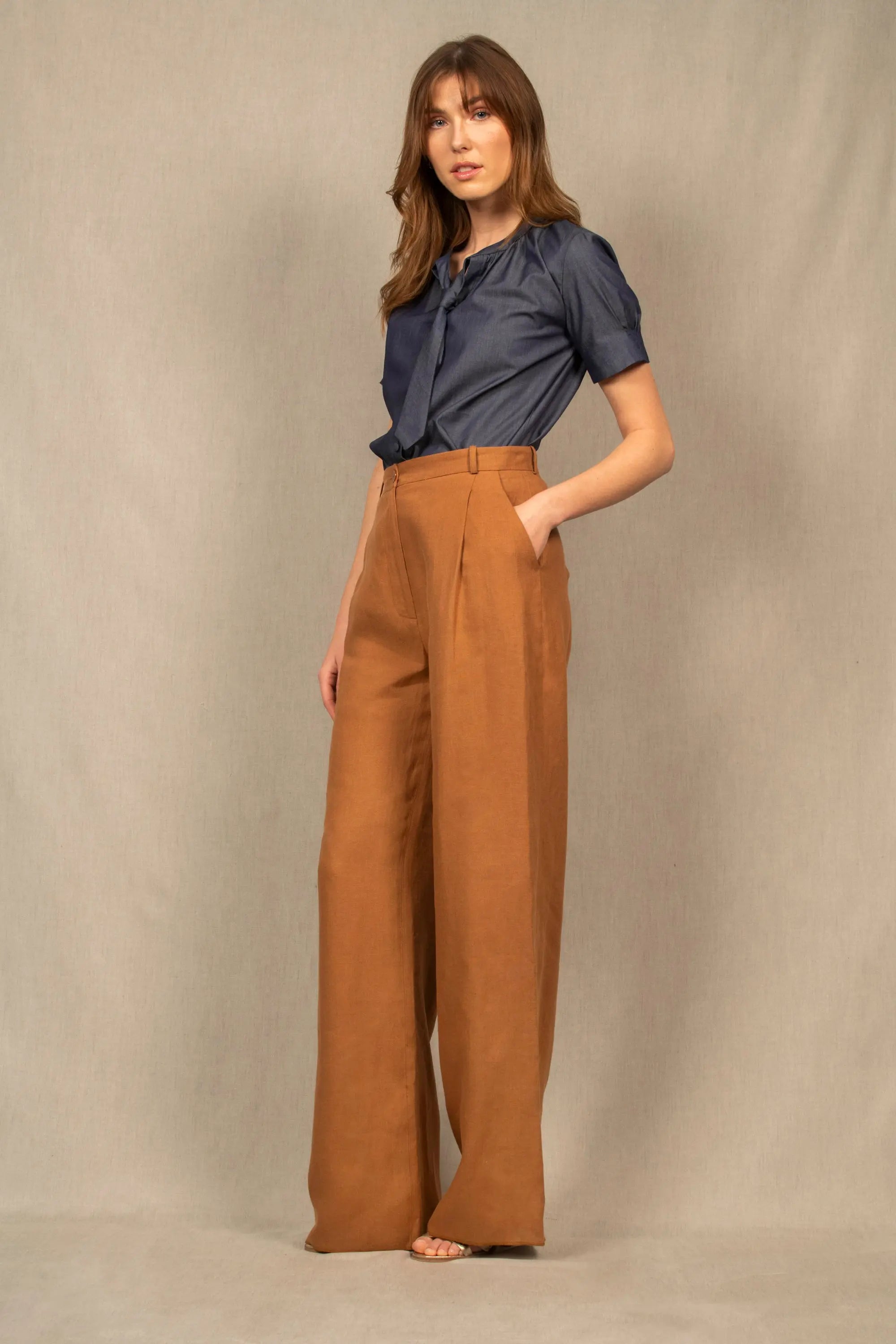 Pantalon Tailleur Large en Lin Cognac – Illusion - My tailor is Joh