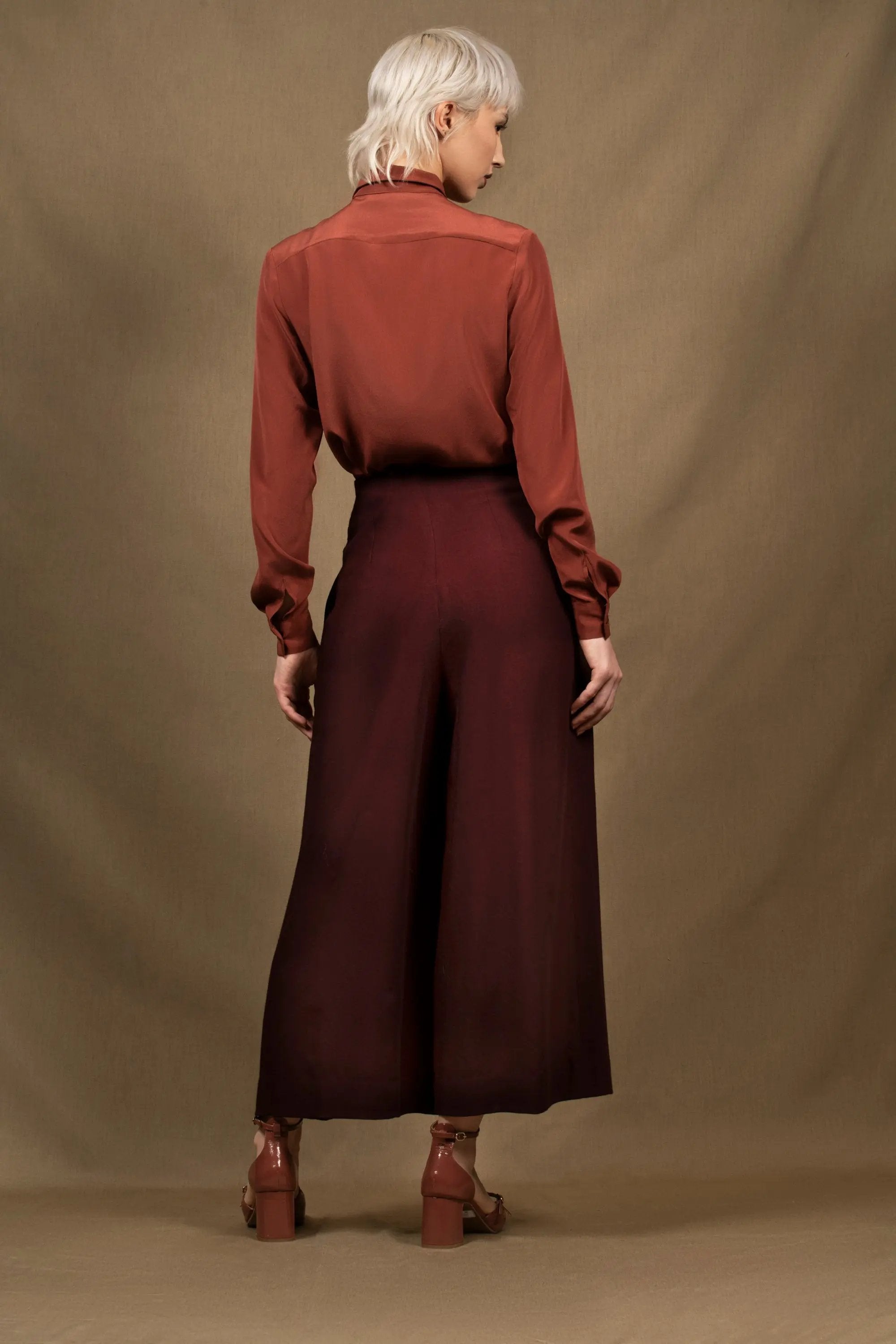 pantalon femme large avec 3 plis sur le devant en laine bordeaux taille haute
