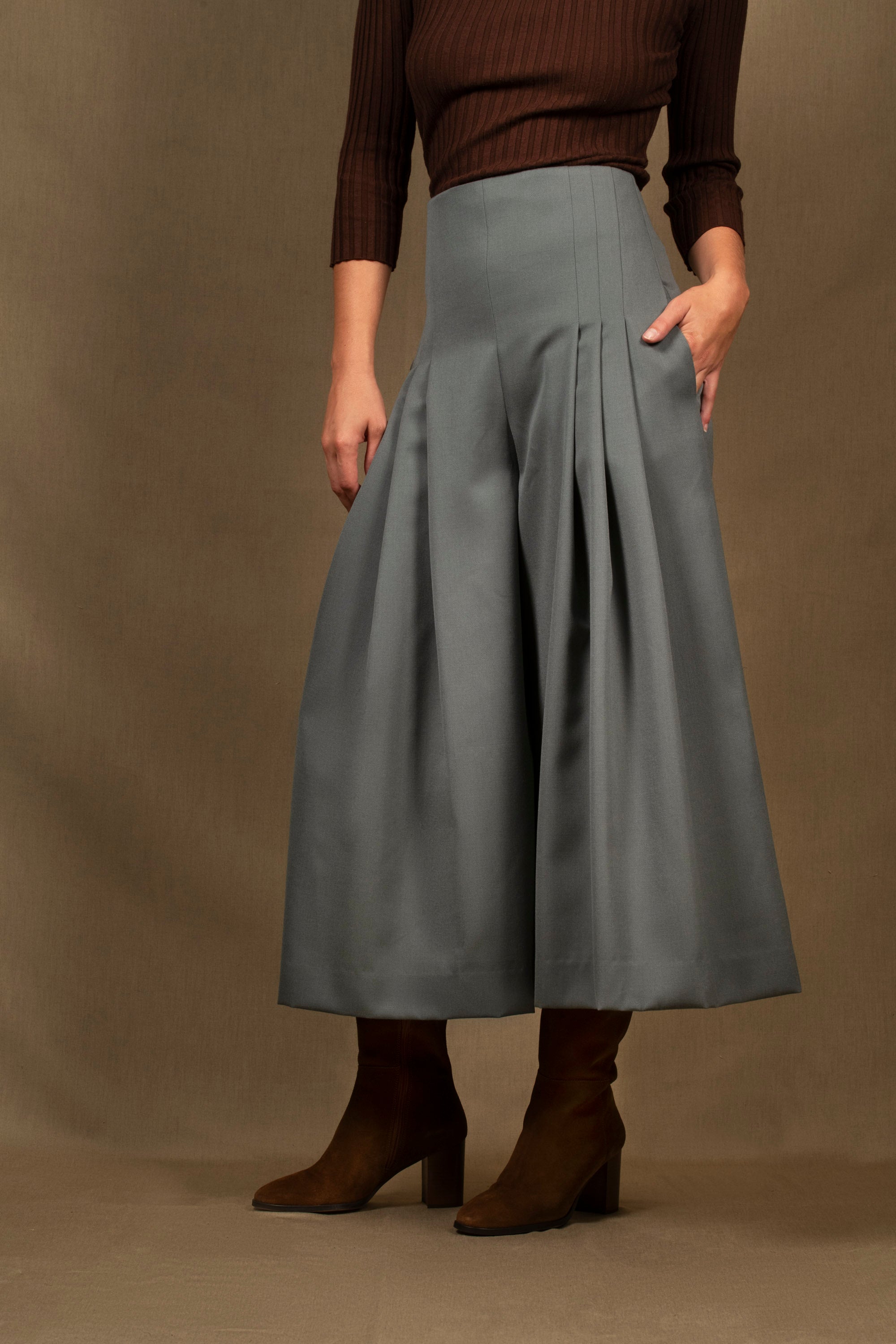 pantalon femme large avec 3 plis sur le devant en laine vert amande taille haute