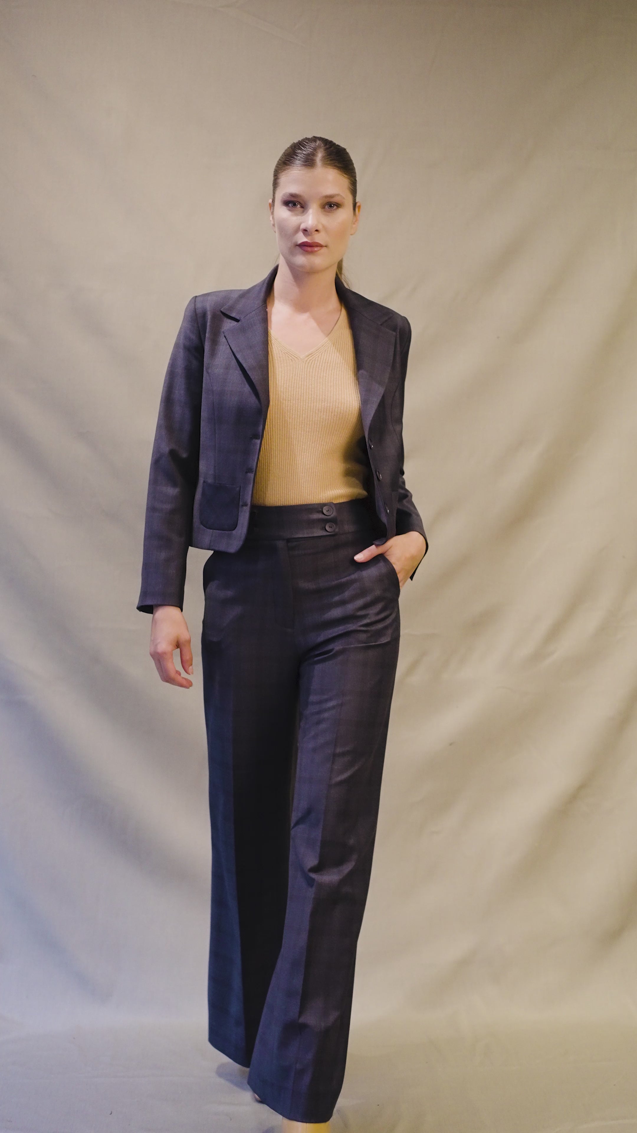 Tailleur Femme Veste Courte Pantalon Coupe Flair Laine Bleu Marine à Carreaux - Certitude