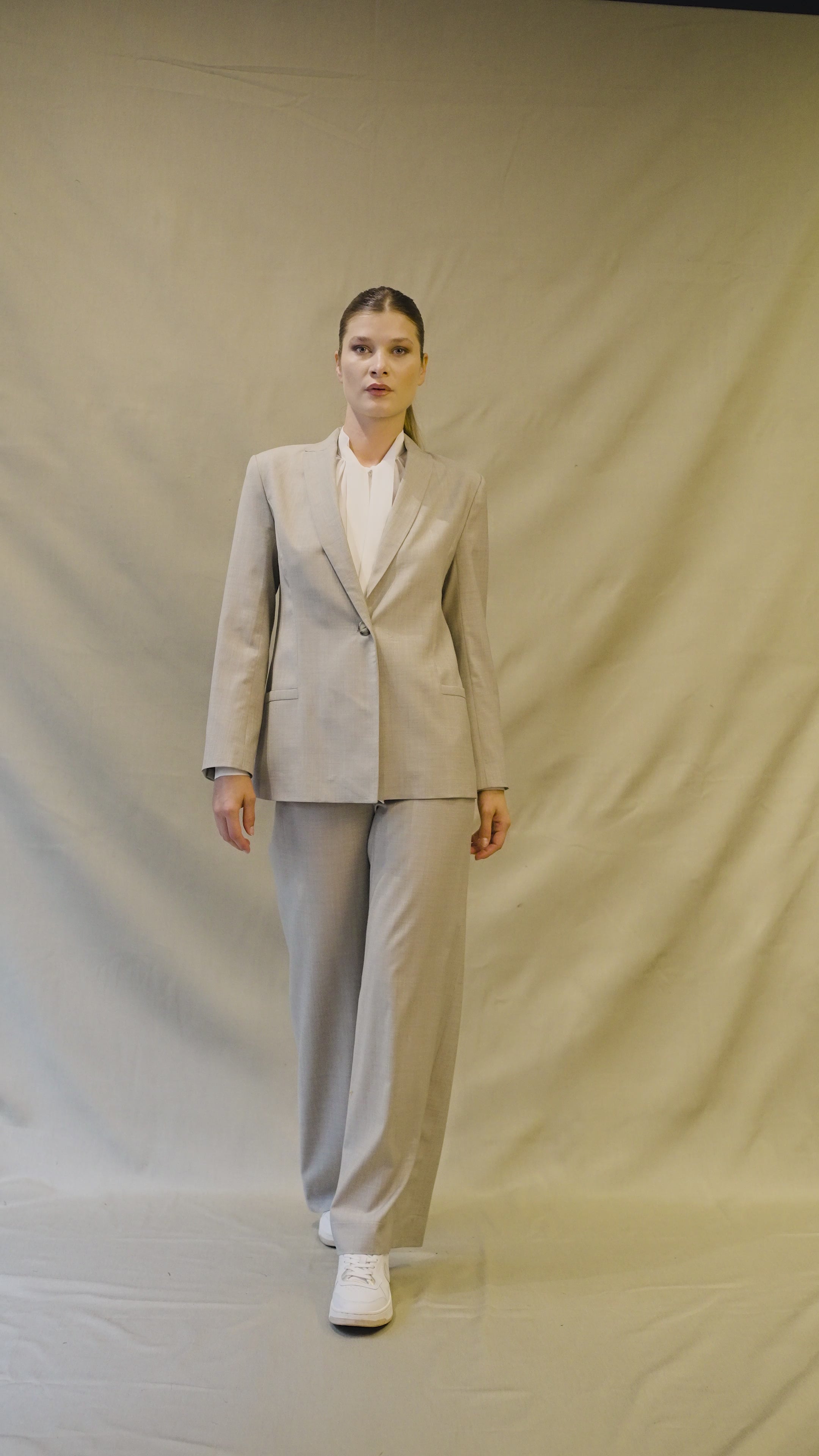 Tailleur Veste Pantalon Large Femme Laine Gris Clair  – Illusion My tailor is Joh