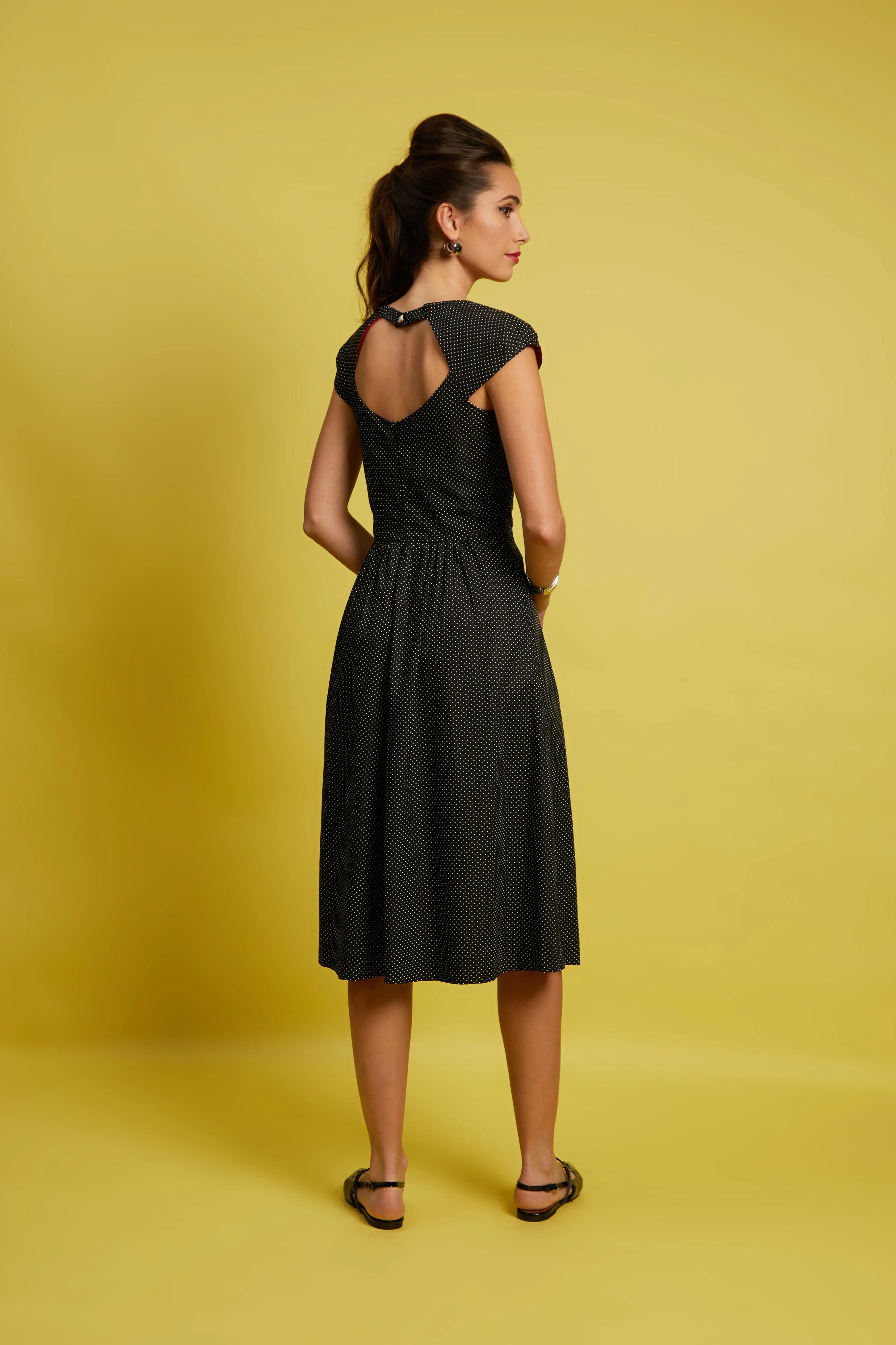 La robe dos-nu coton noir à pois blanc Nonchalance - My tailor is Joh