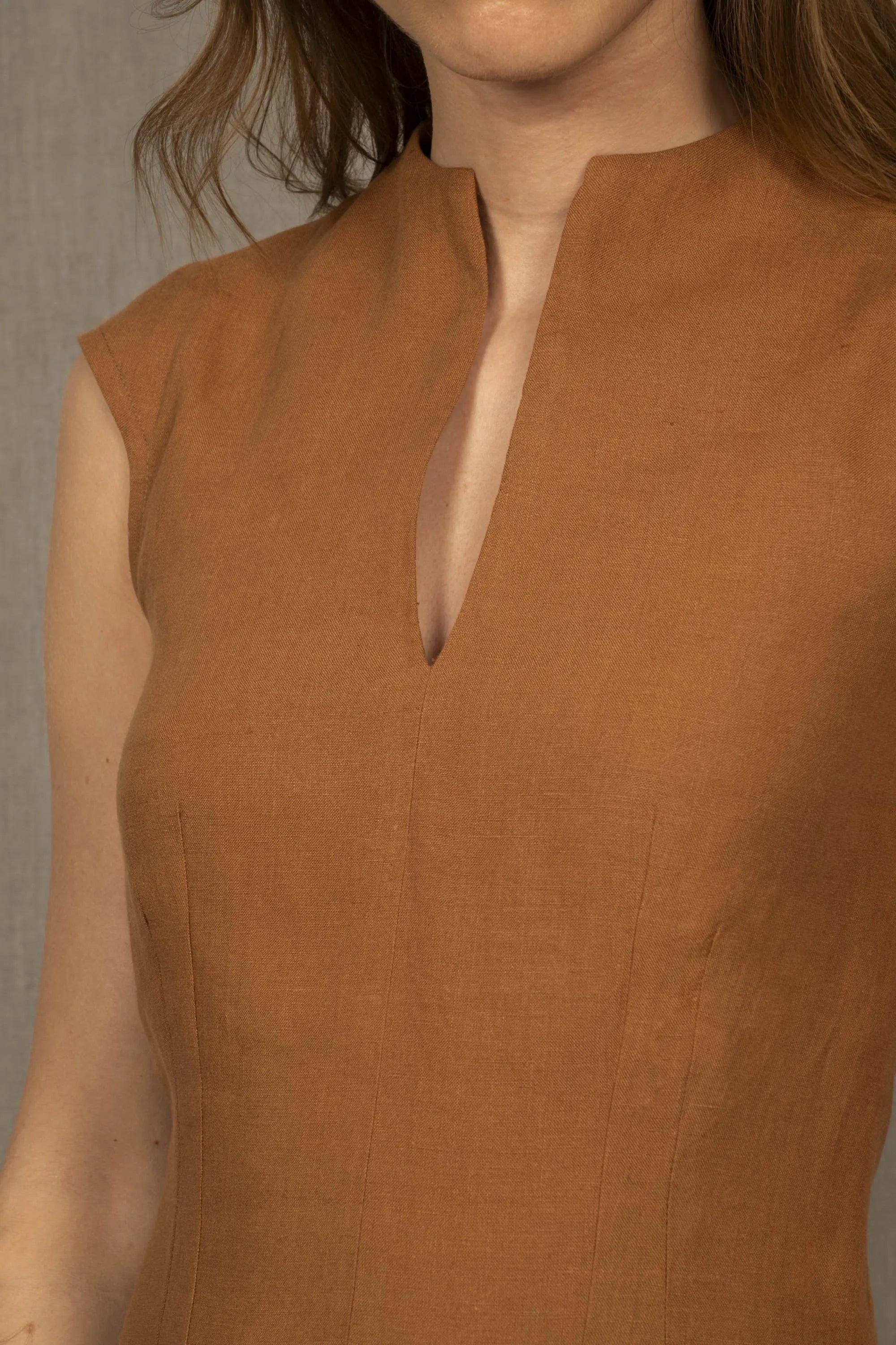Robe Longue Sans Manche en Lin Cognac – Allure - My tailor is Joh