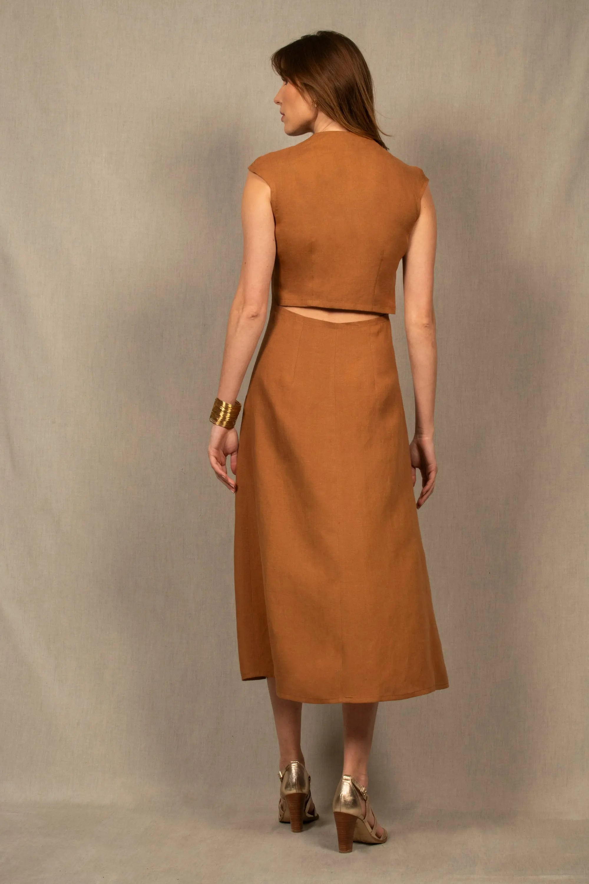 Robe Longue Sans Manche en Lin Cognac – Allure - My tailor is Joh
