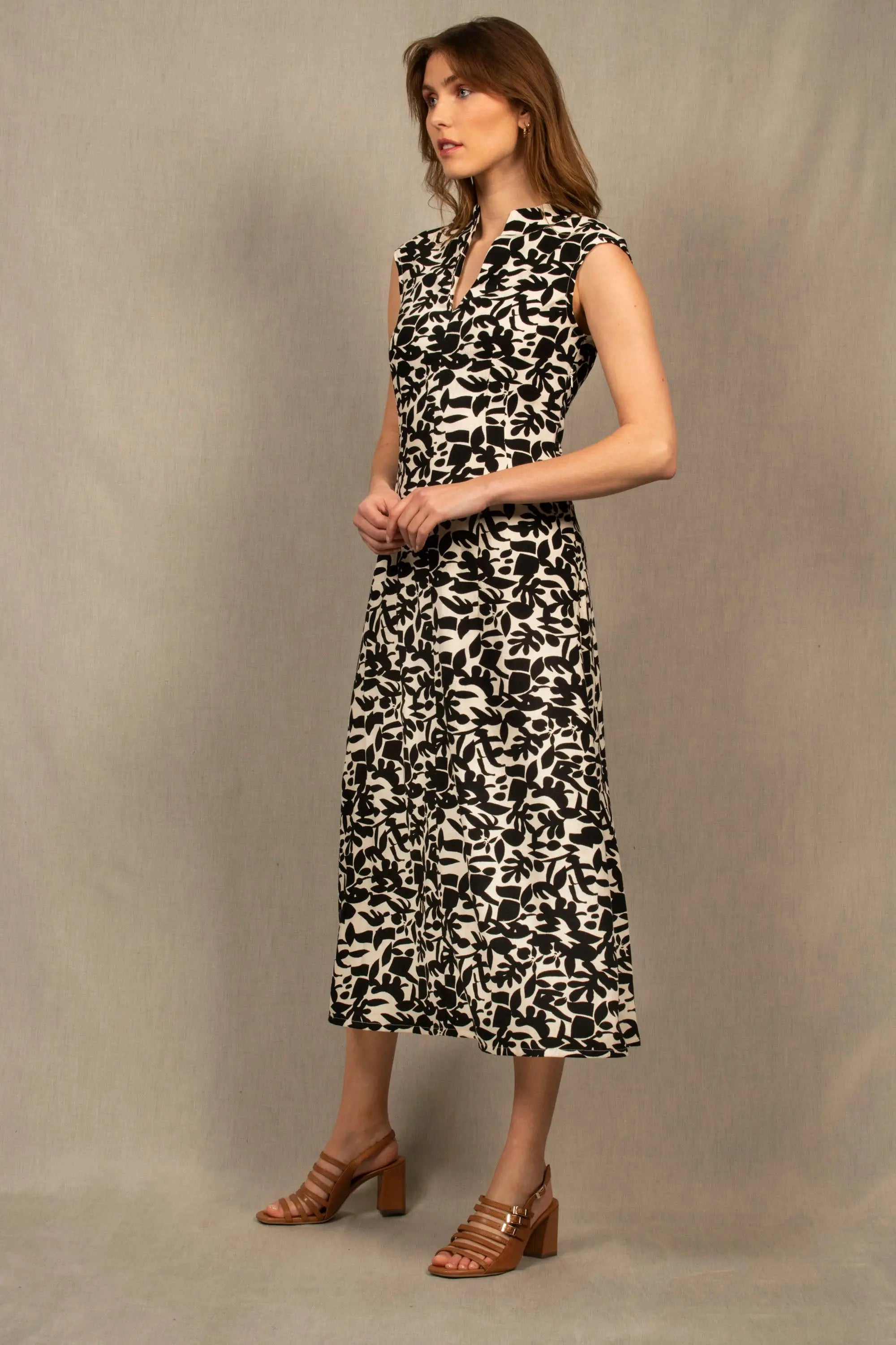 Robe Longue Sans Manche Motifs Noir & Blanc – Allure - My tailor is Joh