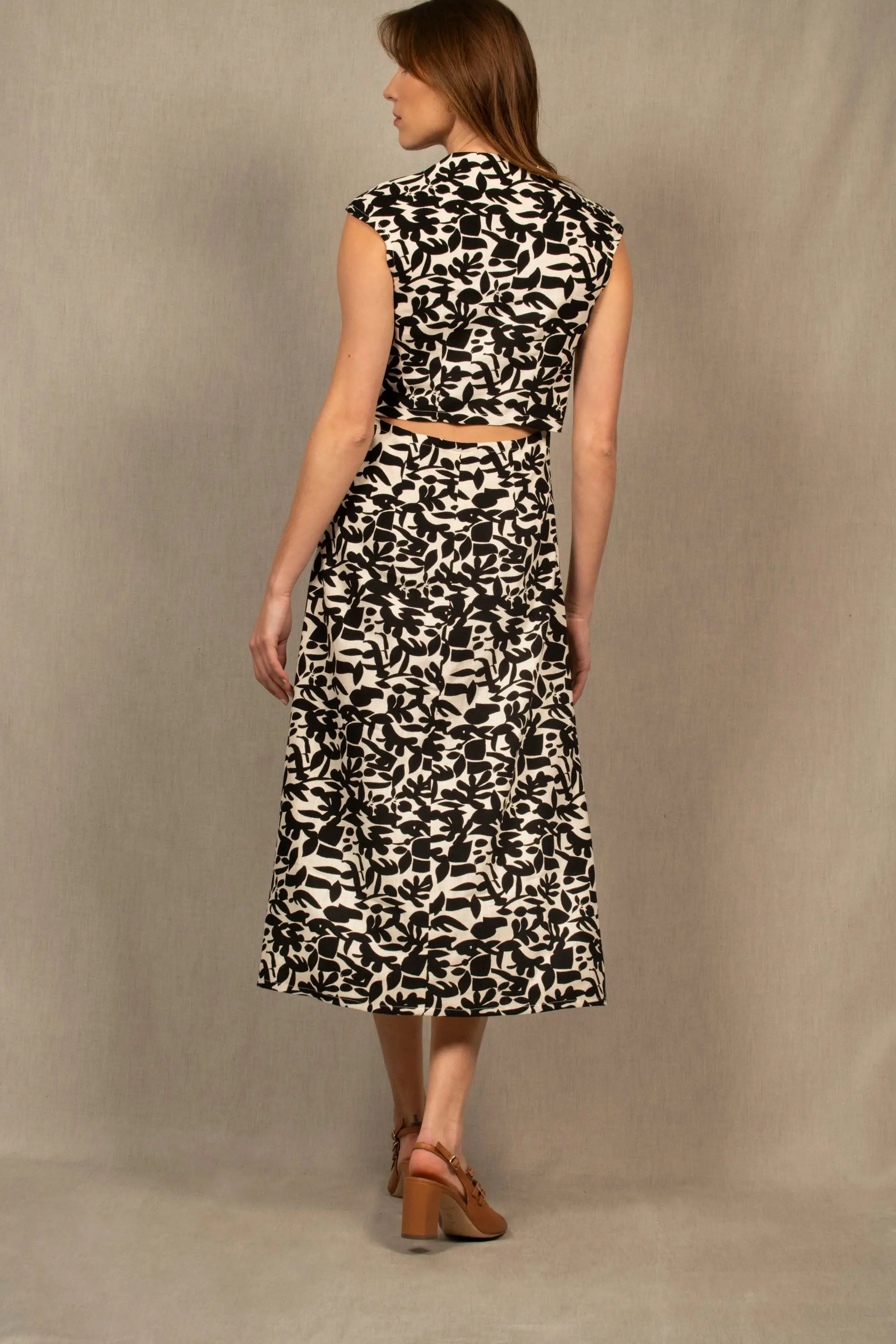 Robe Longue Sans Manche Motifs Noir & Blanc – Allure - My tailor is Joh