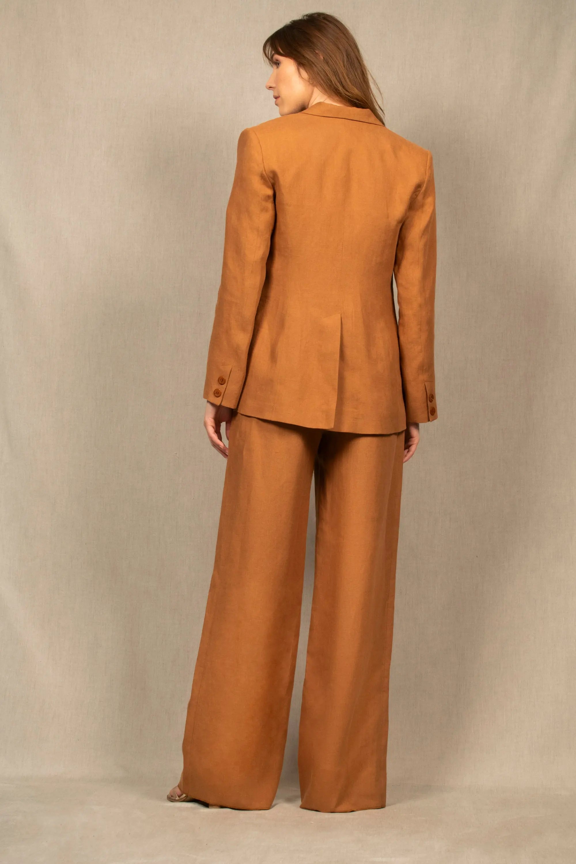 Tailleur Femme Veste Pantalon Large en Lin Cognac - My tailor is Joh