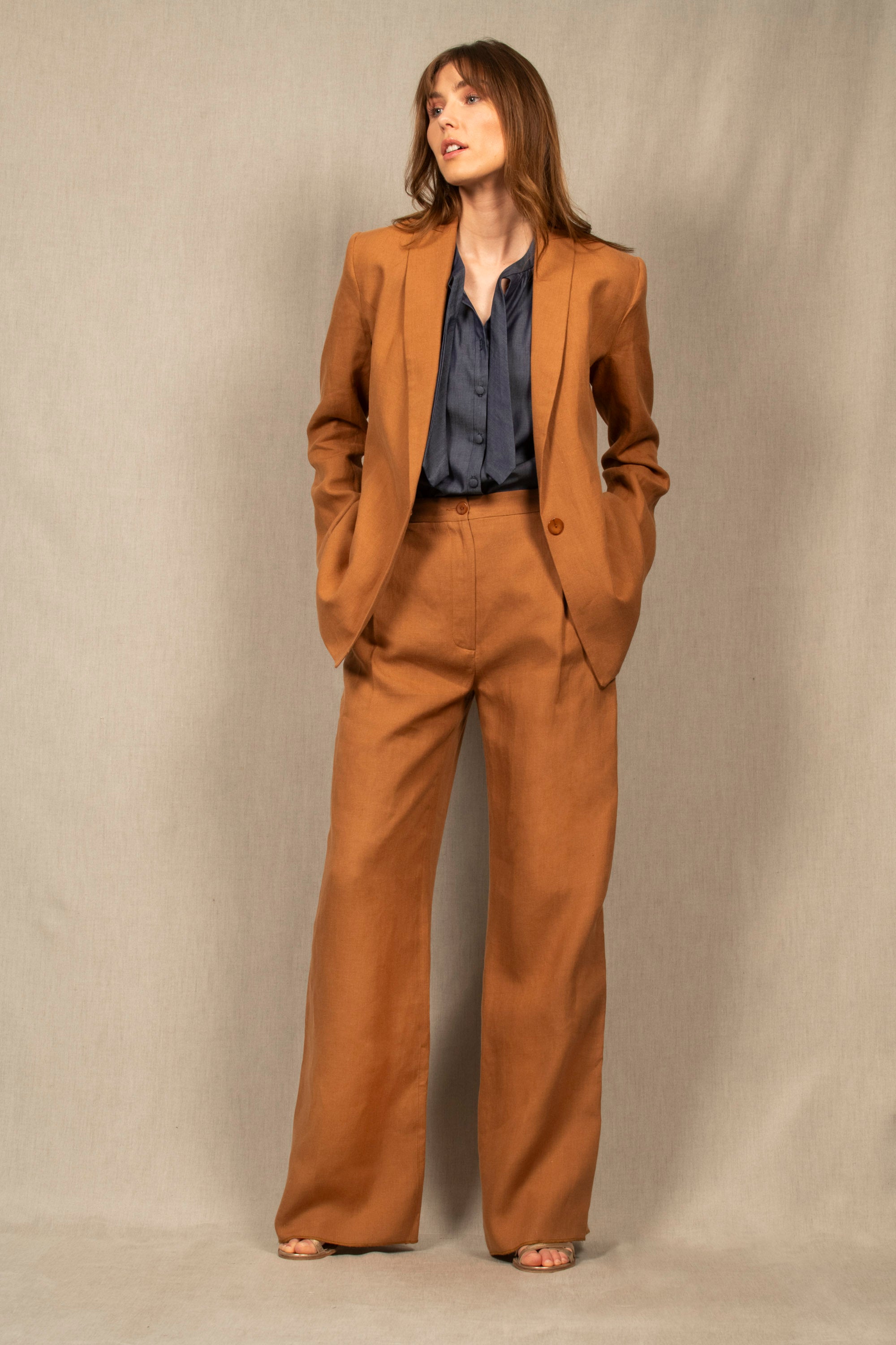 Pantalon Tailleur Large en Lin Cognac – Illusion