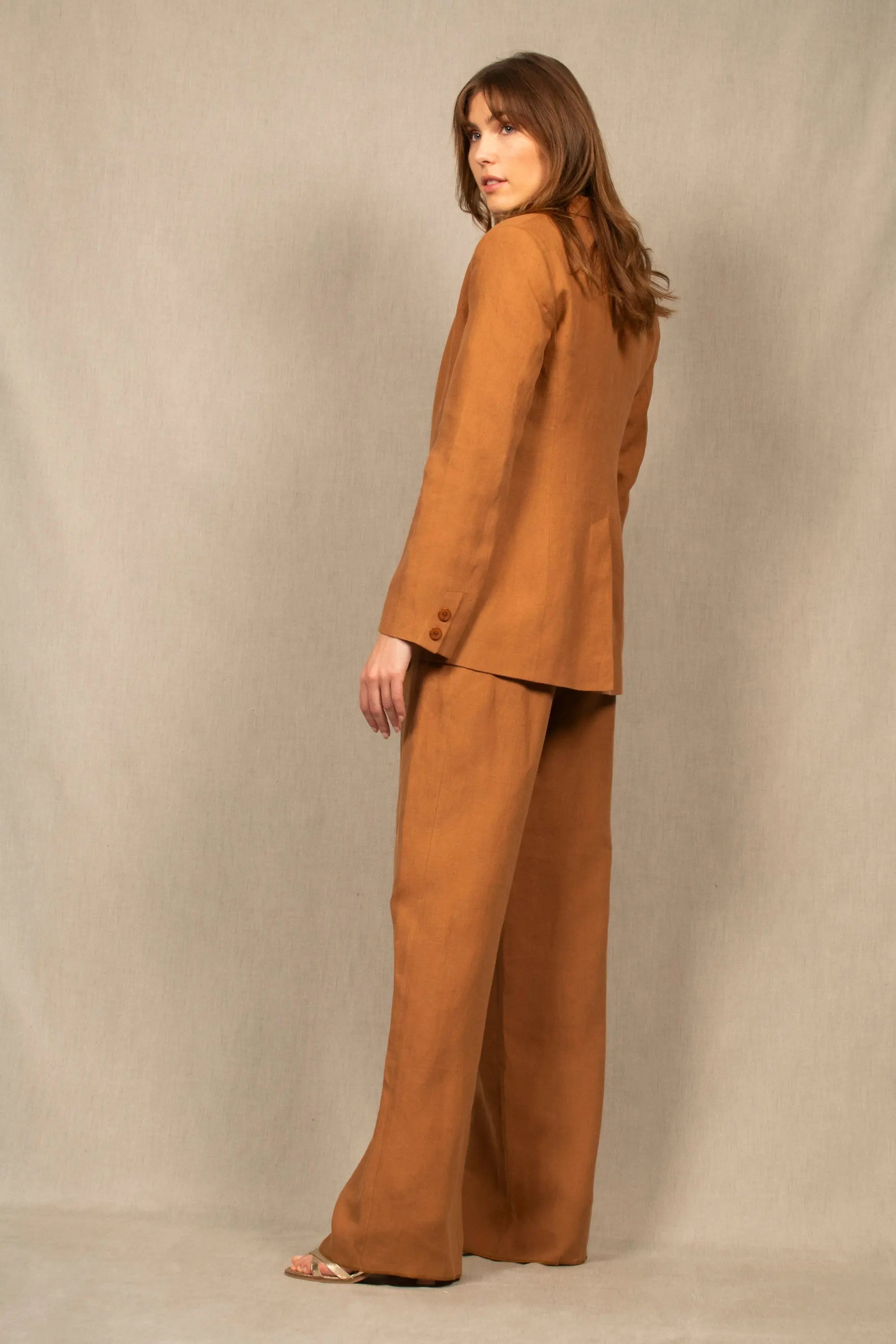 Tailleur Femme Veste Pantalon Large en Lin Cognac - My tailor is Joh
