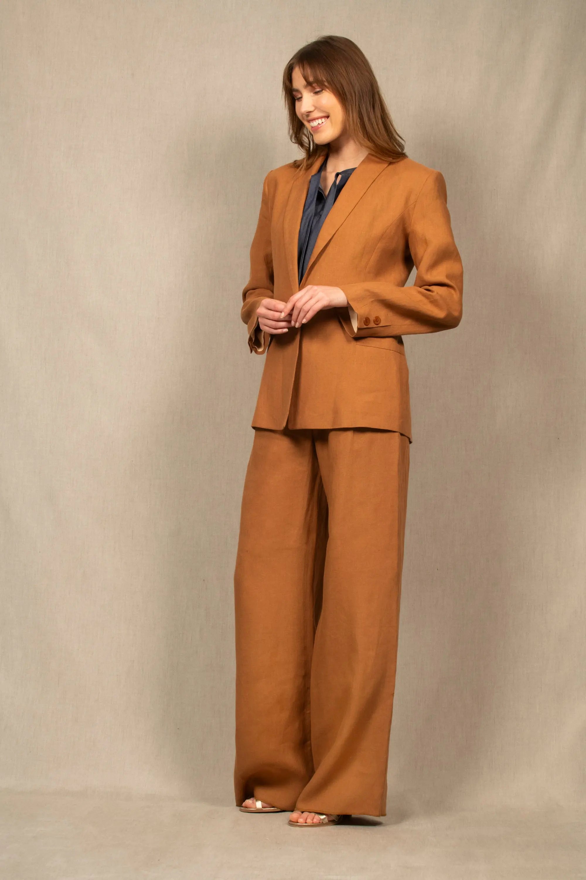 Tailleur Femme Veste Pantalon Large en Lin Cognac - My tailor is Joh