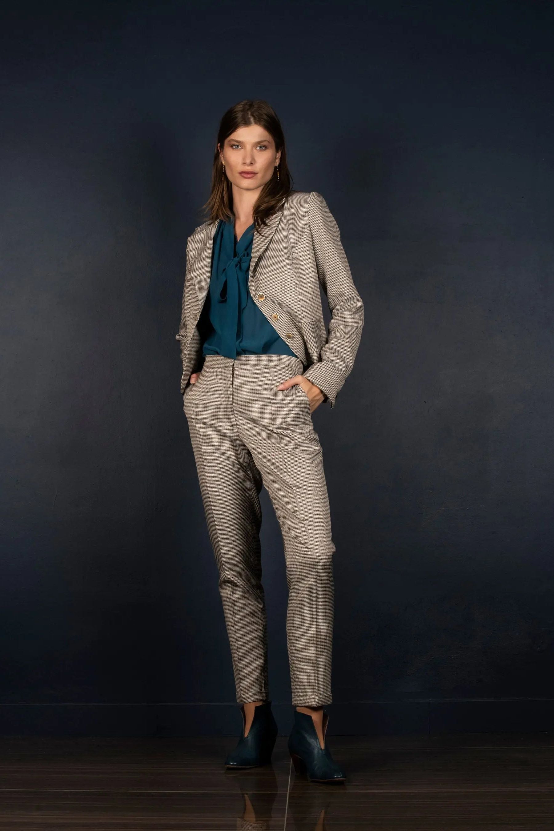 Pantalon Tailleur Femme Fitté Pied de Puces Beige - Conception - My tailor is Joh