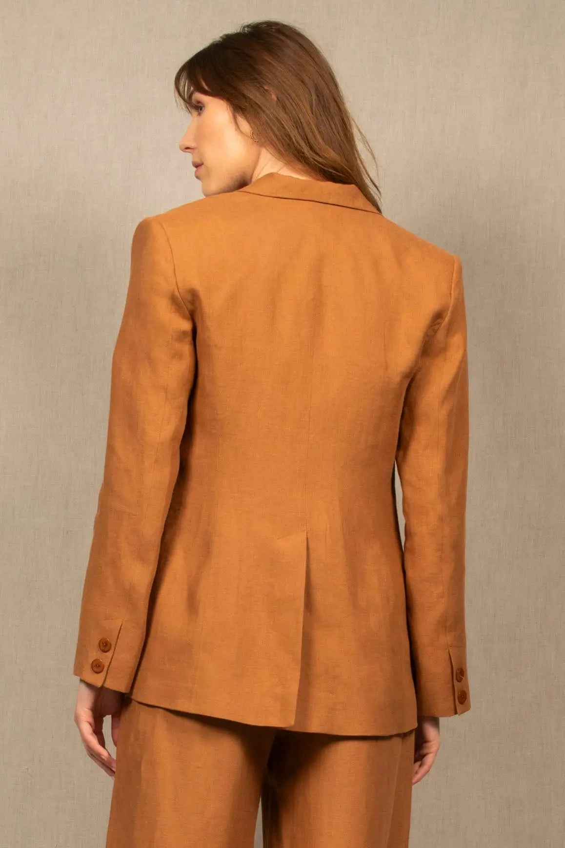 Veste Tailleur Femme en Lin Cognac – Illusion - My tailor is Joh