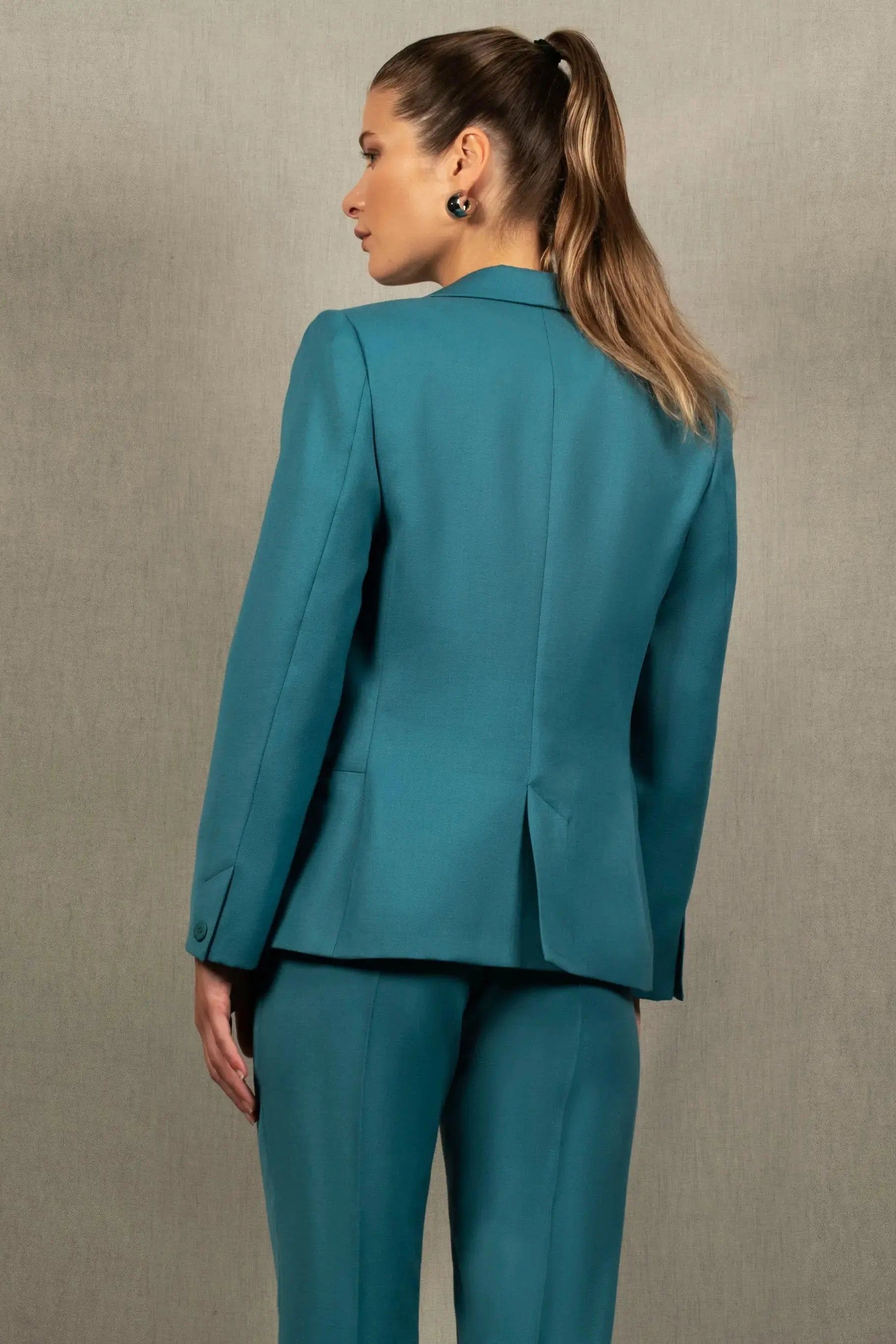 Tailleur Femme Veste Cintrée Pantalon Laine Bleu Pacifique – Conception - My tailor is Joh