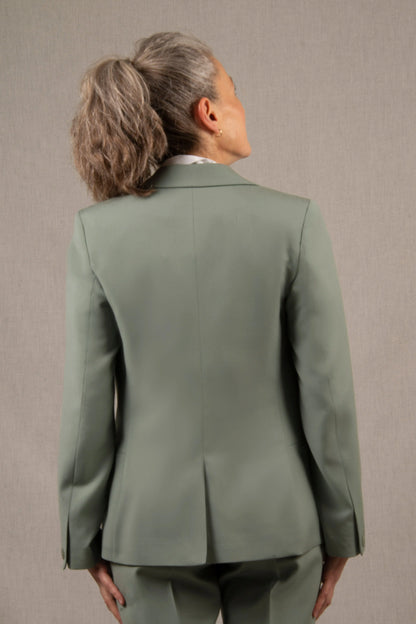 Veste Tailleur Femme Cintrée en Laine Vert Sauge - Conception My tailor is Joh