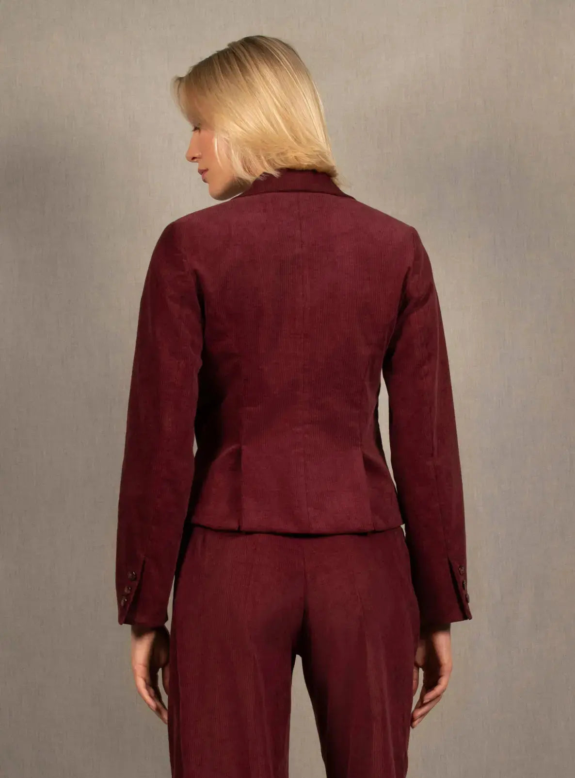 Veste Courte Femme en Velours Côtelé Bordeaux – Certitude - My tailor is Joh