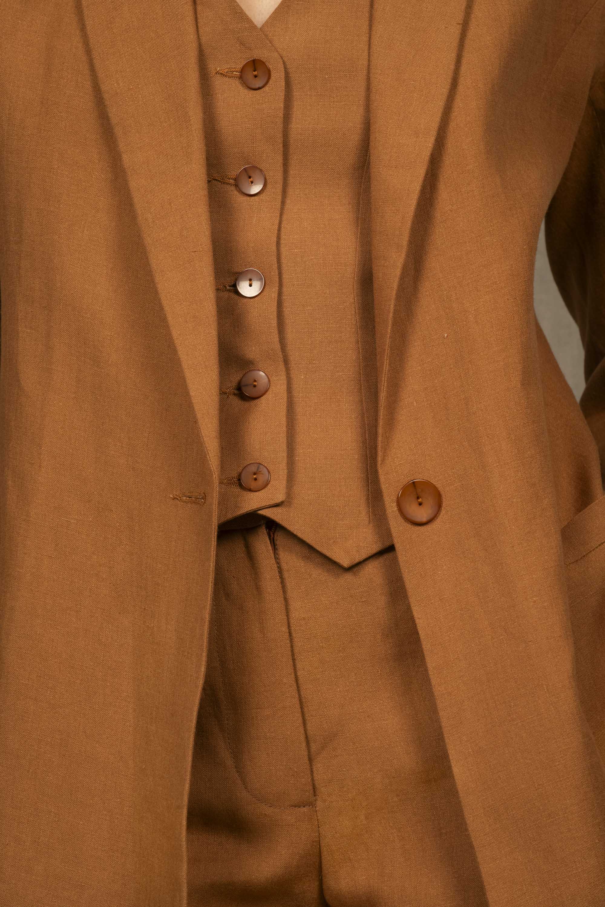 Veste Tailleur Femme en Lin Cognac – Illusion - My tailor is Joh