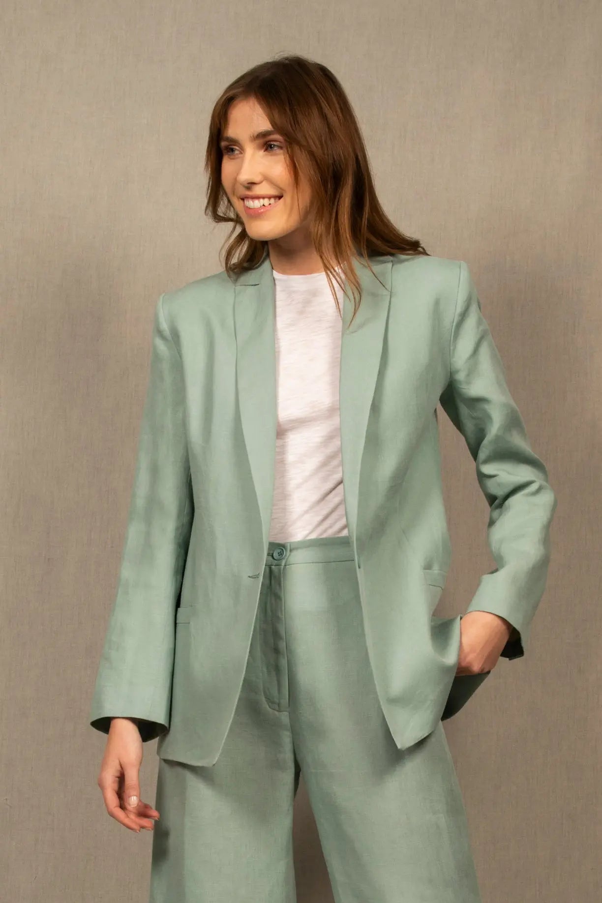 Veste Tailleur Femme en Lin Bleu Céladon – Illusion - My tailor is Joh