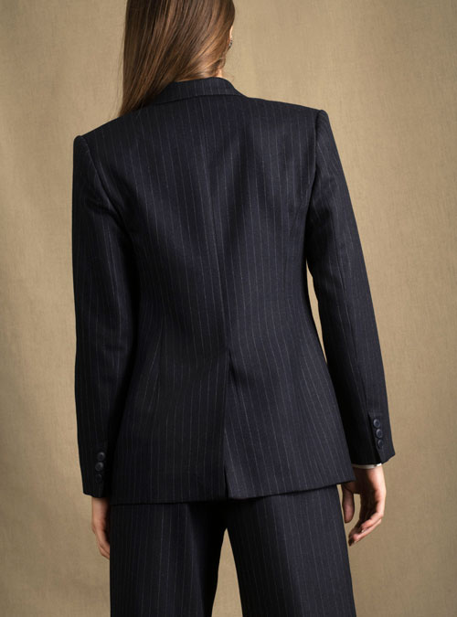 La veste tailleur femme laine Illusion rayé bleu marine - My Tailor Is Joh, la nouvelle marque de prêt à porter féminin, tailleurs, vestes, pantalons, robes, jupes, hauts, chaussures pour habiller les femmes.