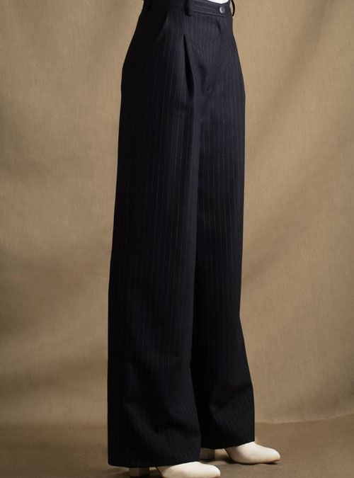 Le Pantalon tailleur femme large rayé Illusion - My Tailor Is Joh, la nouvelle marque de prêt à porter féminin, tailleurs, vestes, pantalons, robes, jupes, hauts, chaussures pour habiller les femmes.