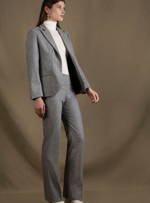 Le tailleur femme veste pantalon laine gris Conception - My Tailor Is Joh, la nouvelle marque de prêt à porter féminin, tailleurs, vestes, pantalons, robes, jupes, hauts, chaussures pour habiller les femmes.