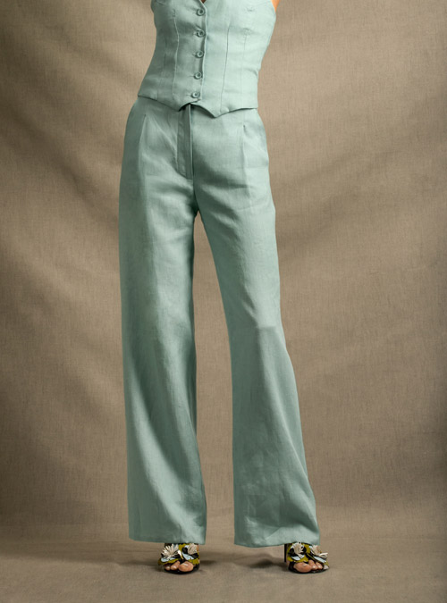 Le tailleur femme veste pantalon large bleu azur Illusion - My Tailor Is Joh, la nouvelle marque de prêt à porter féminin, tailleurs, vestes, pantalons, robes, jupes, hauts, chaussures pour habiller les femmes.